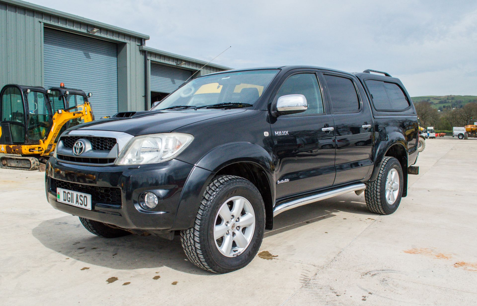 Toyota Hilux 3.0 D-4D 171 Invincible 4wd automatic double cab pick up (No VAT)