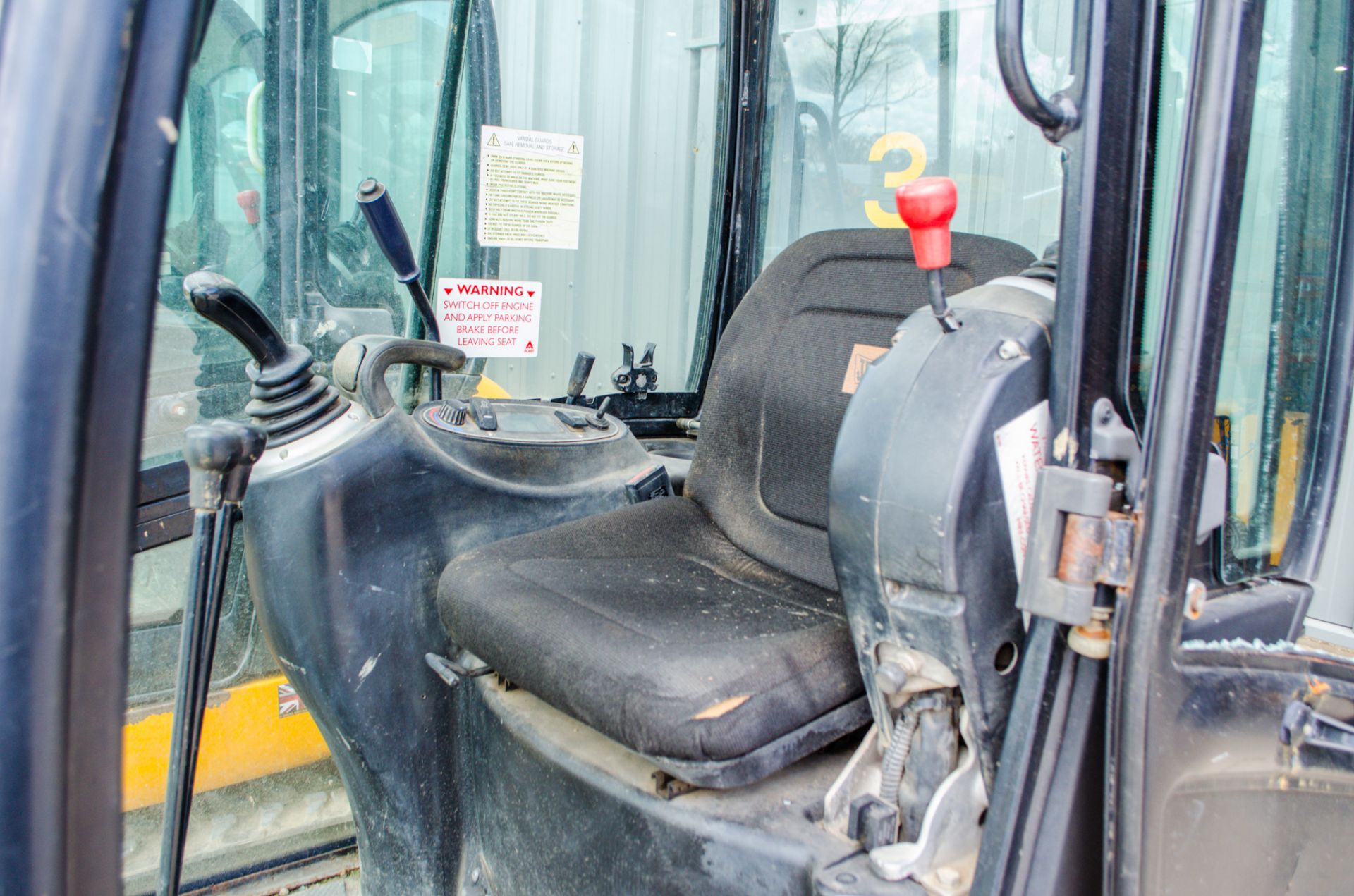 JCB 8018 1.8 tonne rubber tracked mini excavator Year: 2015 S/N: 233560 Recorded Hours: 2597 - Image 19 of 21