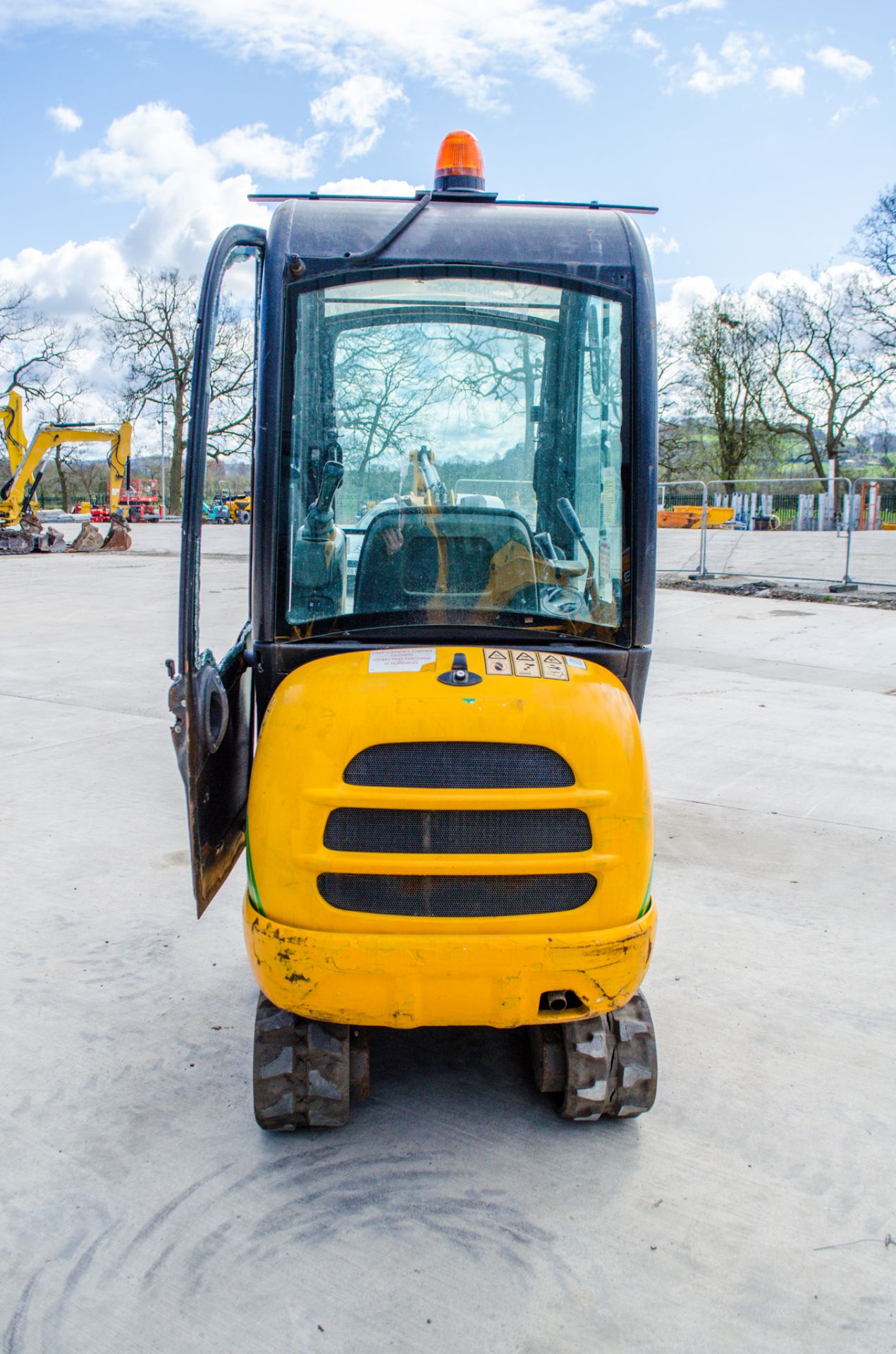 JCB 8018 1.8 tonne rubber tracked mini excavator Year: 2015 S/N: 233560 Recorded Hours: 2597 - Image 6 of 21