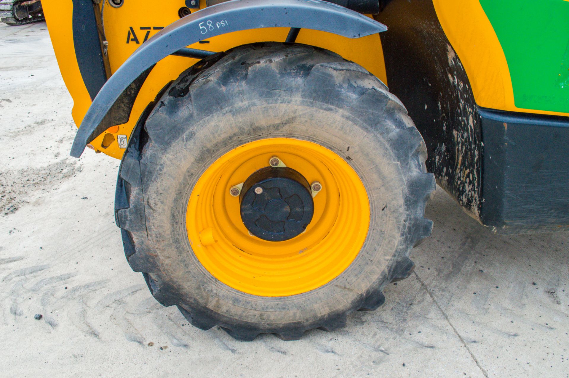 JCB 535-95 9.5 metre telescopic handler Year: 2017  S/N: 565323 Recorded Hours: 2960 c/w rear camera - Image 11 of 27