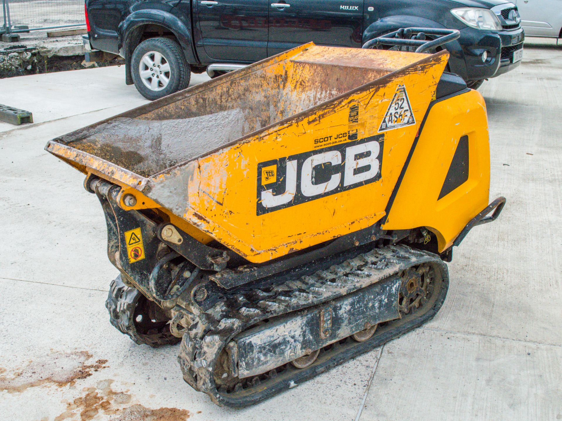 JCB HTD-5 Dumpster 500kg diesel driven rubber tracked walk behind hi-tip dumper Year: 2017 S/N: