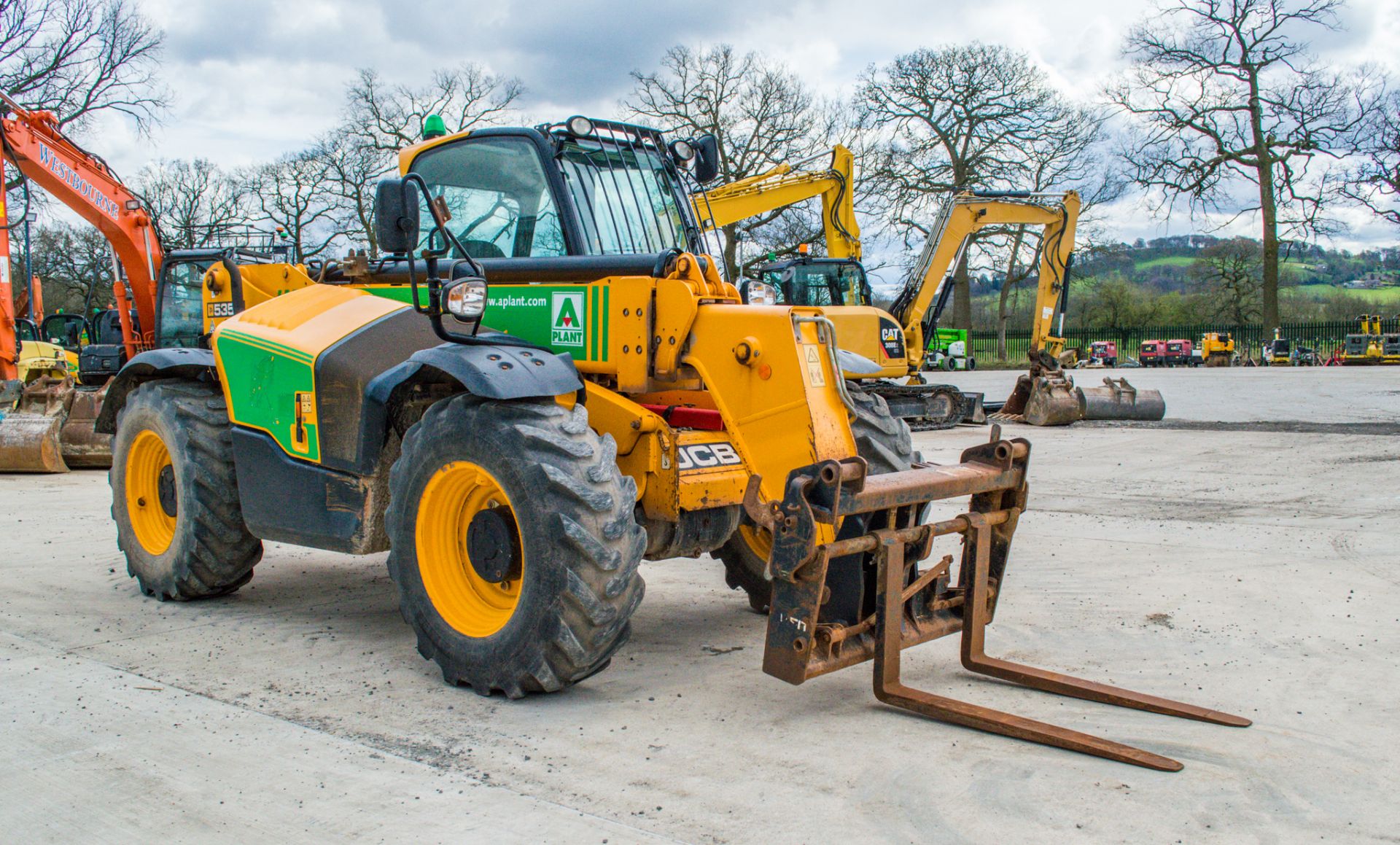 JCB 535-95 9.5 metre telescopic handler Year: 2017  S/N: 565323 Recorded Hours: 2960 c/w rear camera - Image 2 of 27