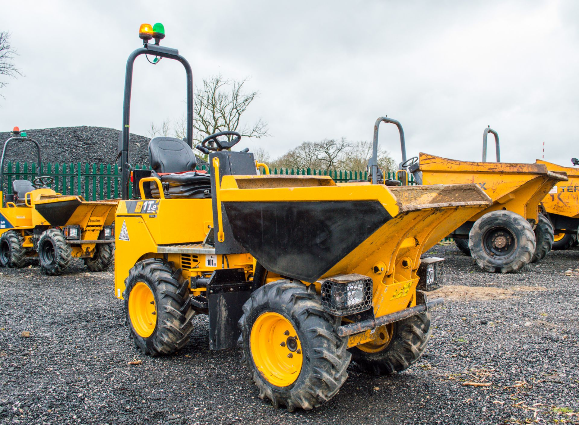 JCB 1T-2  1 tonne hi-tip dumper Year: 2019 S/N: 2915756 Recorded Hours: 368 - Image 2 of 20