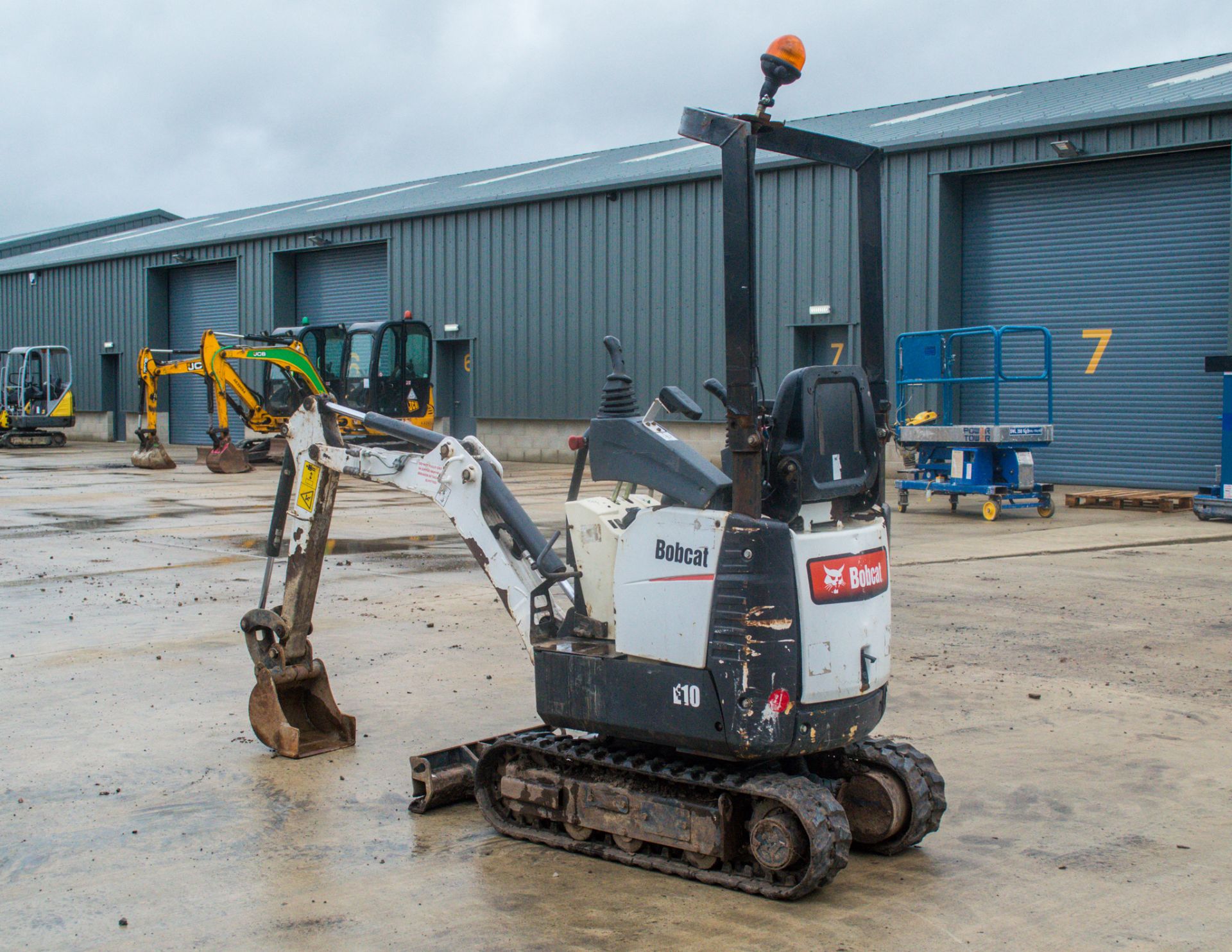 Bobcat E10 1 tonne rubber tracked micro excavator Year: 2016 S/N: A33P14942 Recorded Hours: 1084 - Image 4 of 19