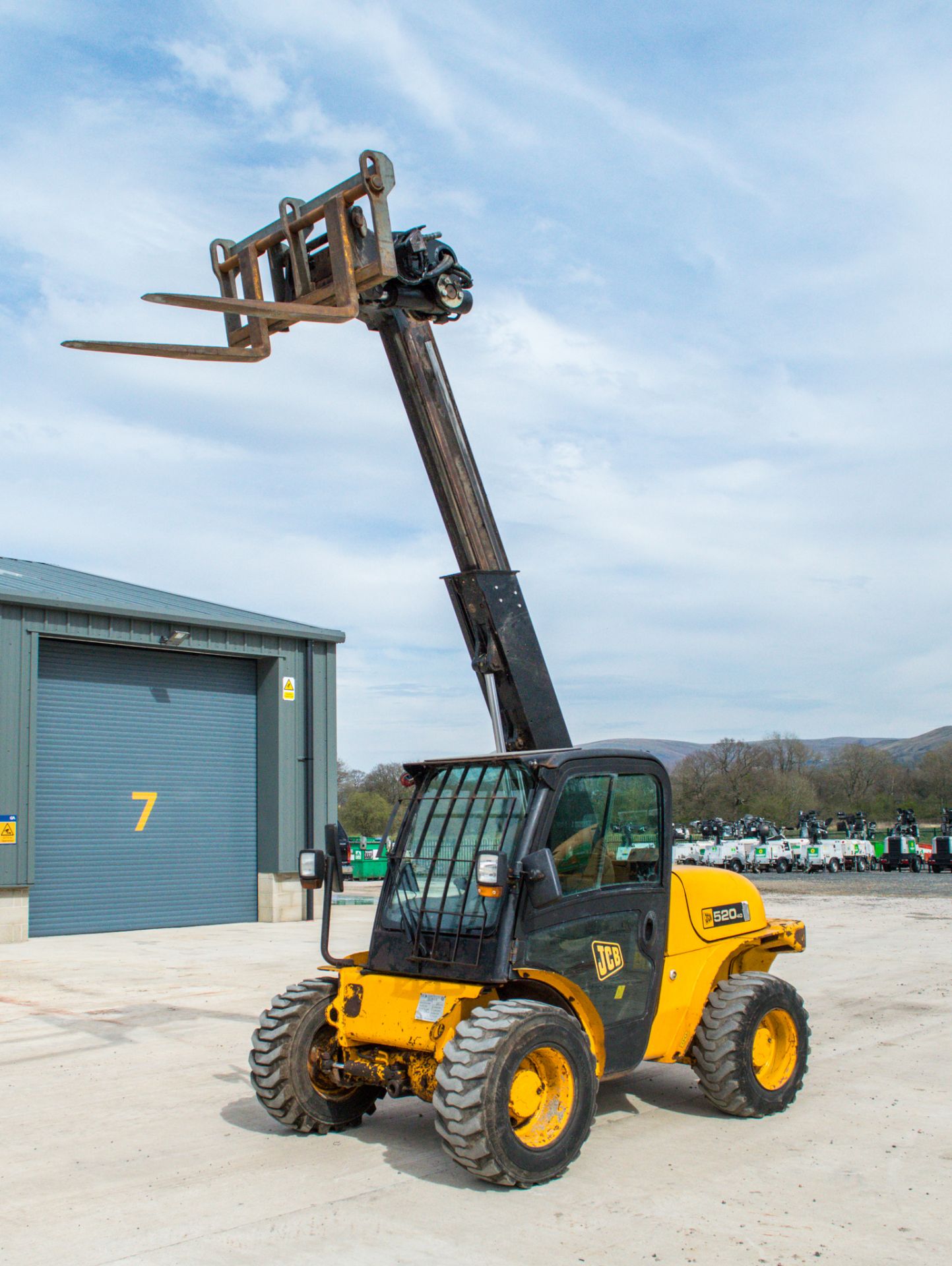 JCB 520-40 4 metre telescopic handler  Year: 2006  S/N: 1013517 Recorded Hours: Clock broken ** - Image 9 of 23