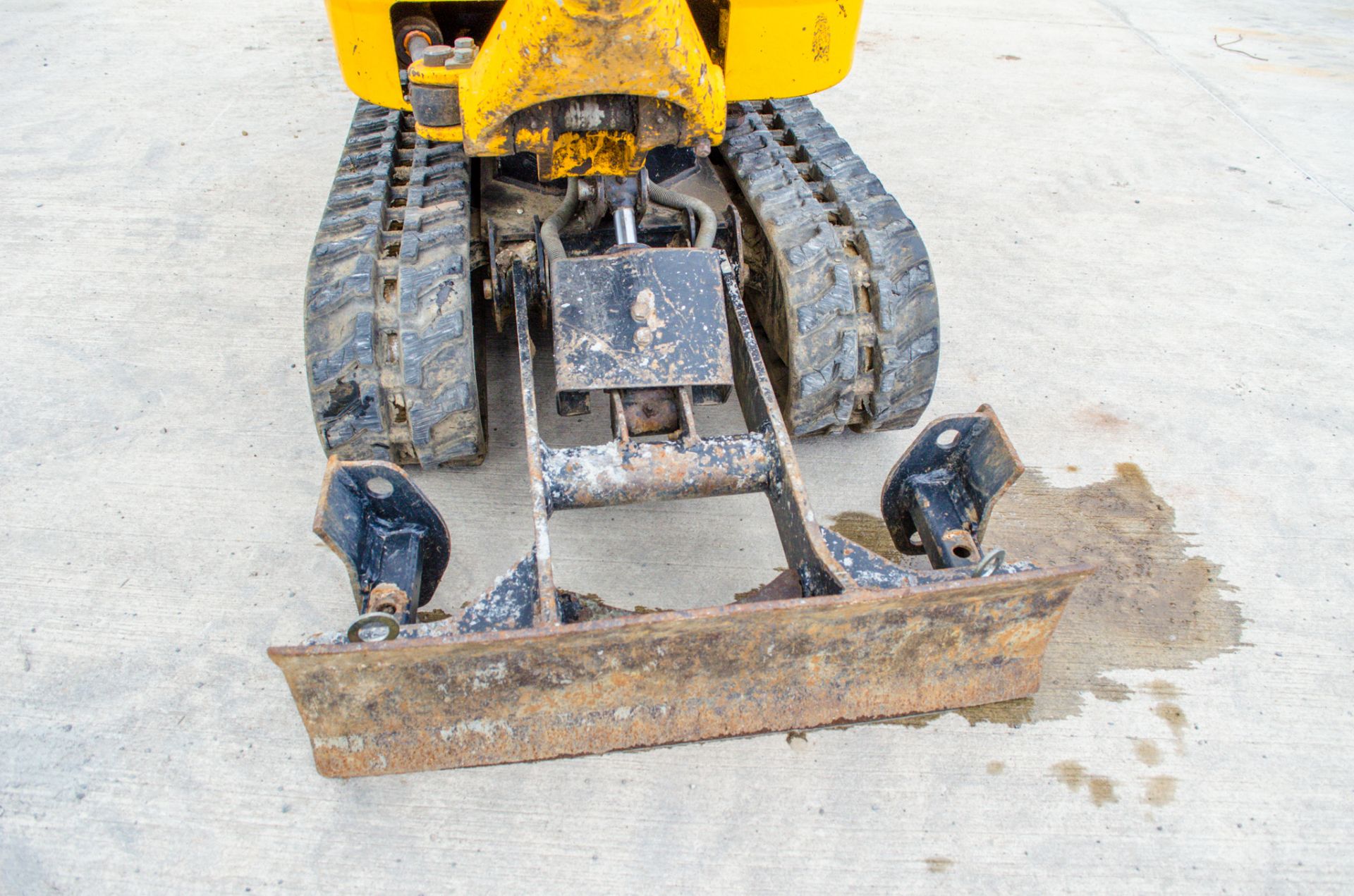 JCB 8008 CTS 0.8 tonne rubber tracked micro excavator Year: 2017 S/N: 1930498 Recorded Hours: 1451 - Image 11 of 19