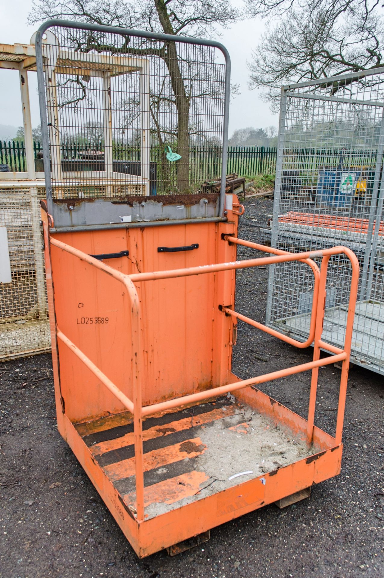 Fork lift personnel basket LD253689