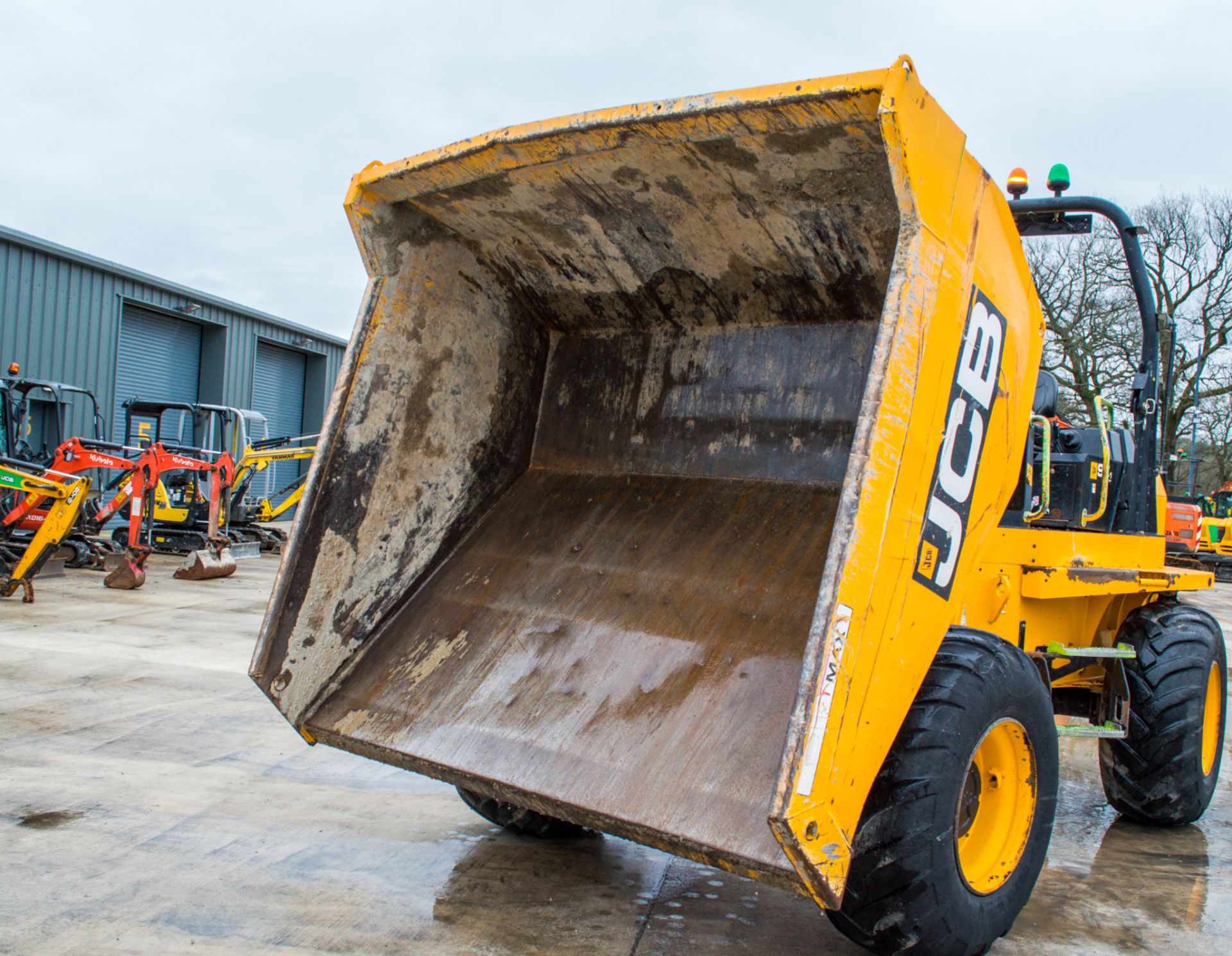 JCB 9T-1 9 tonne straight skip dumper  Year: 2018 S/N: J2561867 Recorded Hours: 1404 - Image 15 of 23