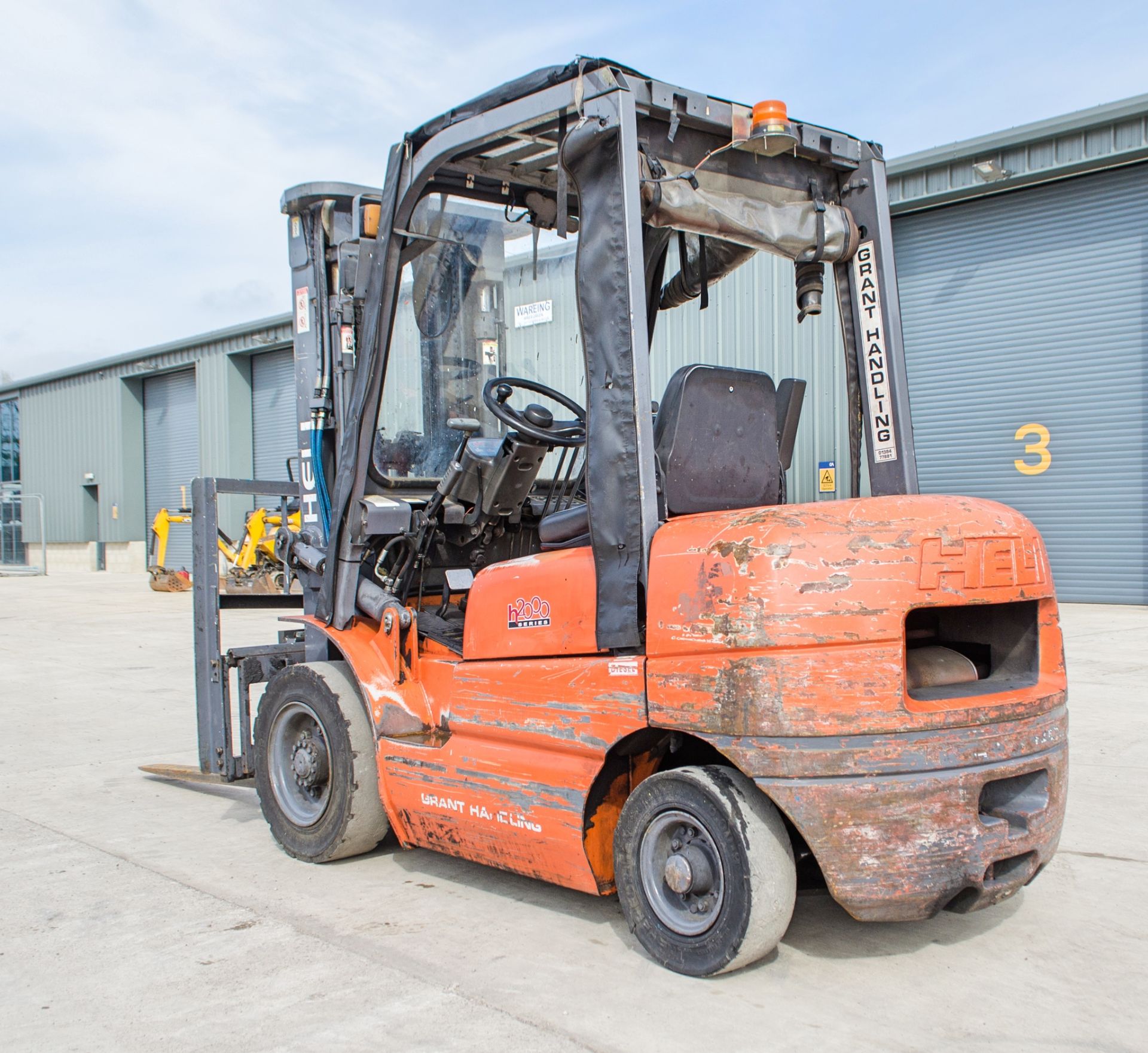 Heli HFD25 2.5 tonne diesel fork lift truck Year: 2001 S/N: 0102538819 Recorded Hours: Not displayed - Image 4 of 15