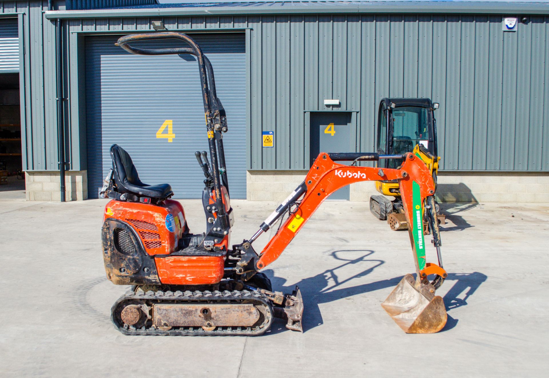 Kubota K008-3 0.8 tonne rubber tracked micro excavator Year: 2016 S/N: 28216 Recorded Hours: 1436 - Image 7 of 18