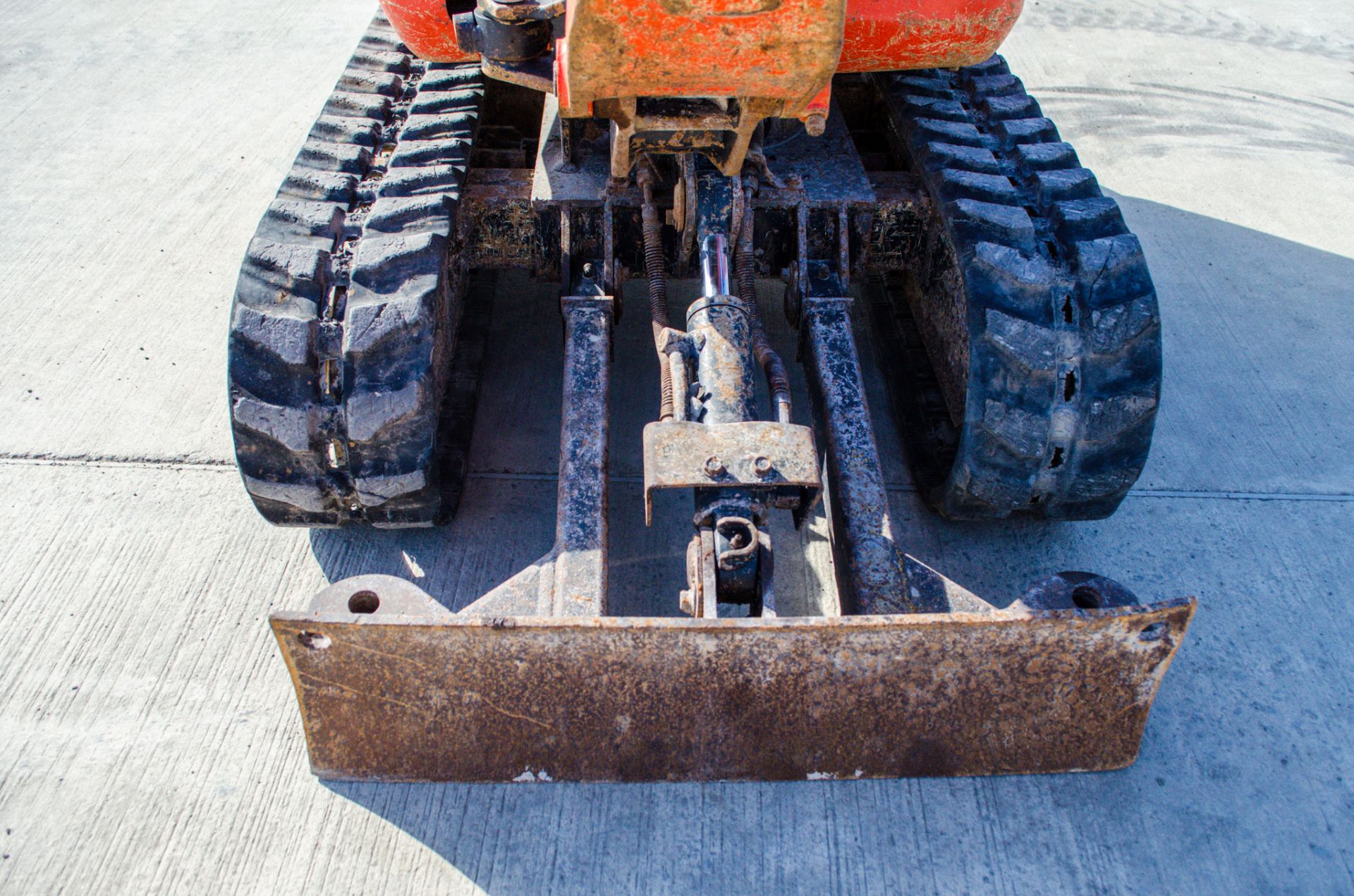 Kubota K008-3 0.8 tonne rubber tracked micro excavator Year: 2016 S/N: 28216 Recorded Hours: 1436 - Image 11 of 18