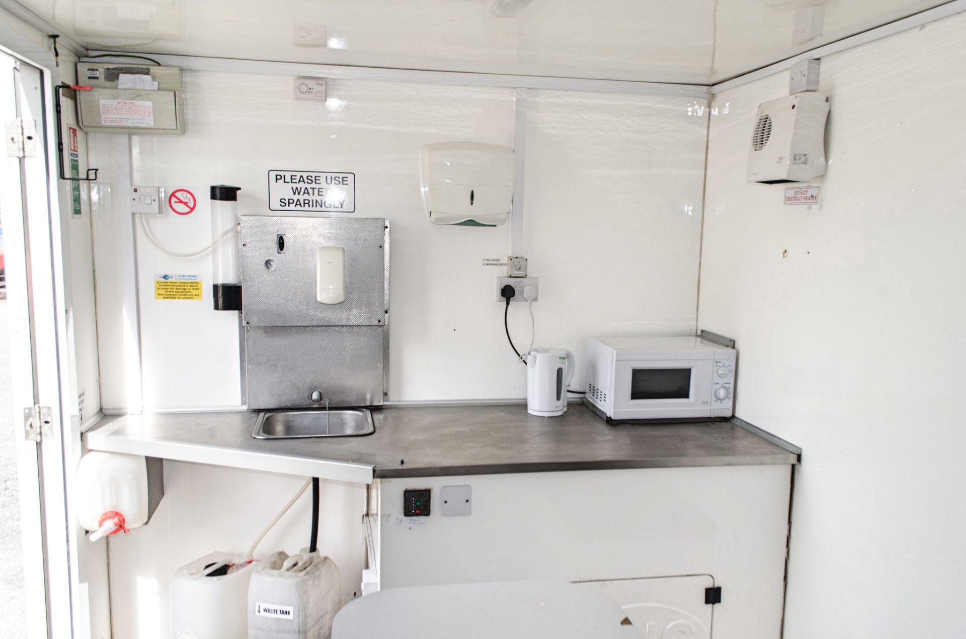 14 ft x 7 ft steel anti vandal mobile welfare site unit Comprising of: canteen, toilet & drying room - Image 6 of 10