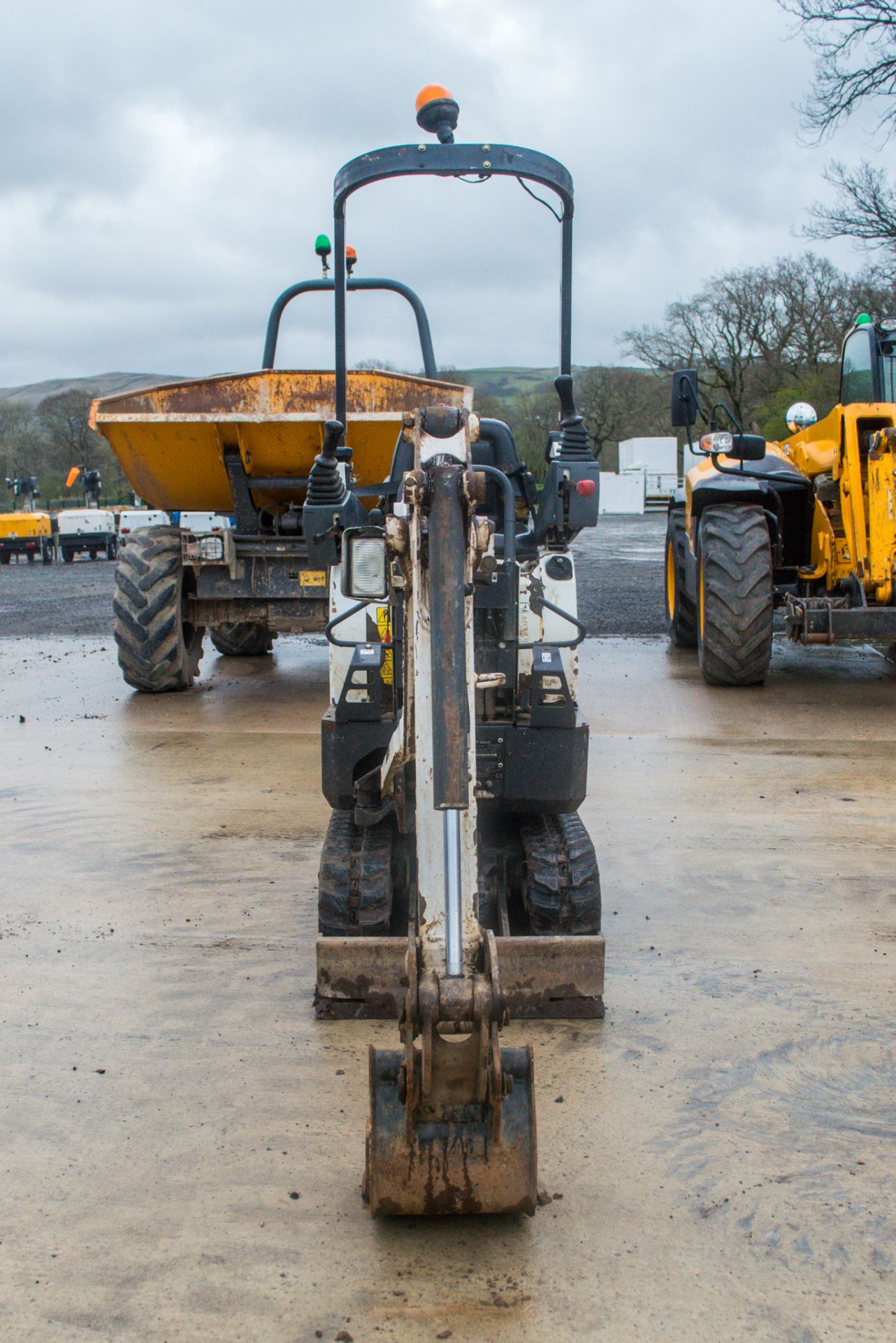 Bobcat E10 1 tonne rubber tracked micro excavator Year: 2016 S/N: A33P14942 Recorded Hours: 1084 - Image 5 of 19