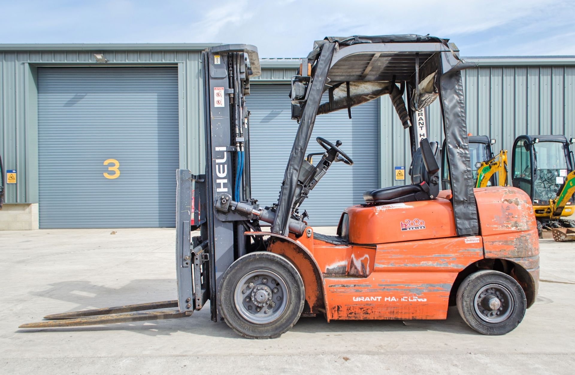 Heli HFD25 2.5 tonne diesel fork lift truck Year: 2001 S/N: 0102538819 Recorded Hours: Not displayed - Image 7 of 15