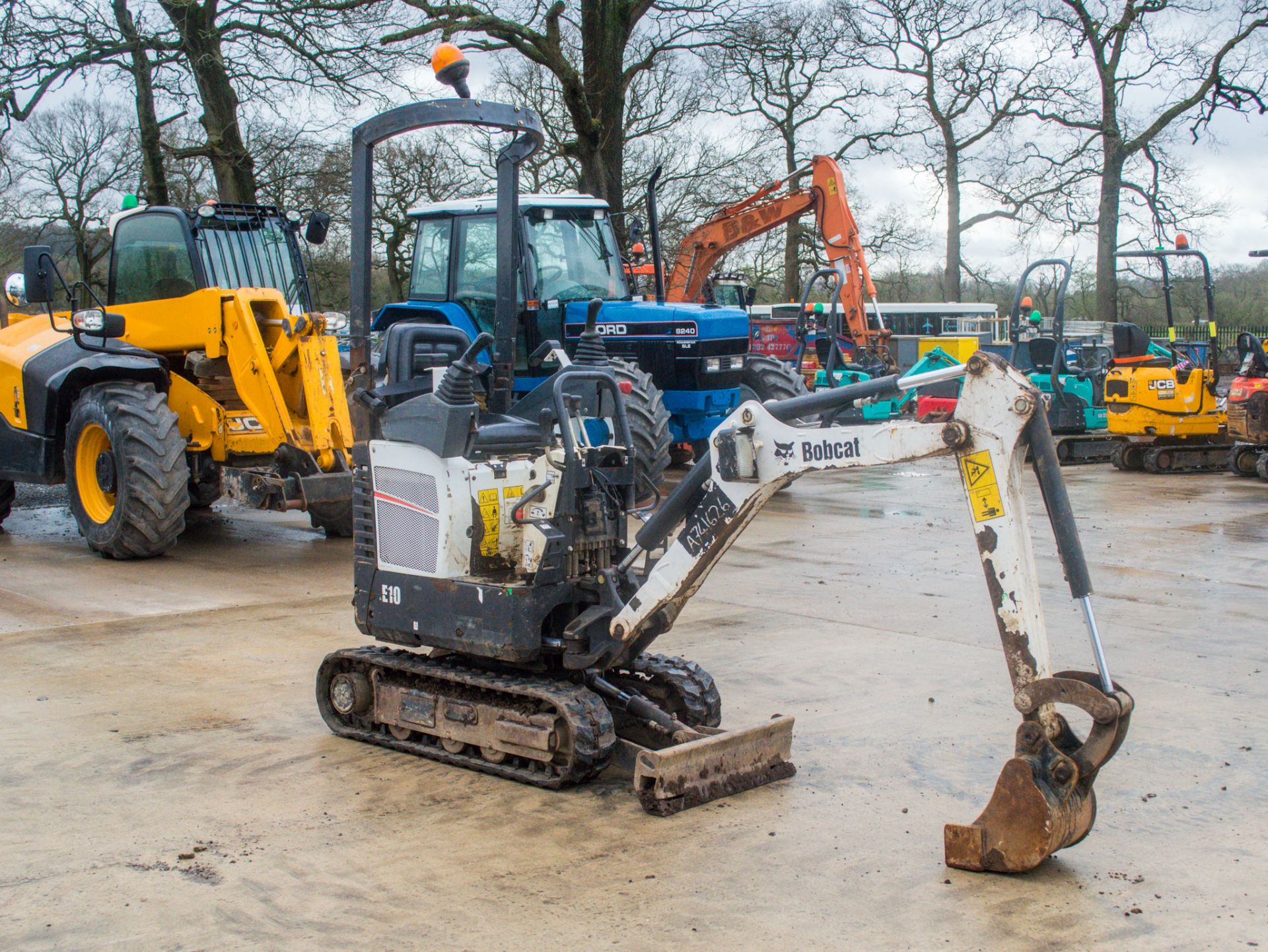 Bobcat E10 1 tonne rubber tracked micro excavator Year: 2016 S/N: A33P14942 Recorded Hours: 1084 - Image 2 of 19