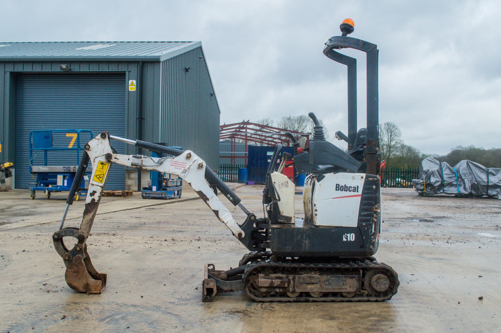 Bobcat E10 1 tonne rubber tracked micro excavator Year: 2016 S/N: A33P14942 Recorded Hours: 1084 - Image 7 of 19