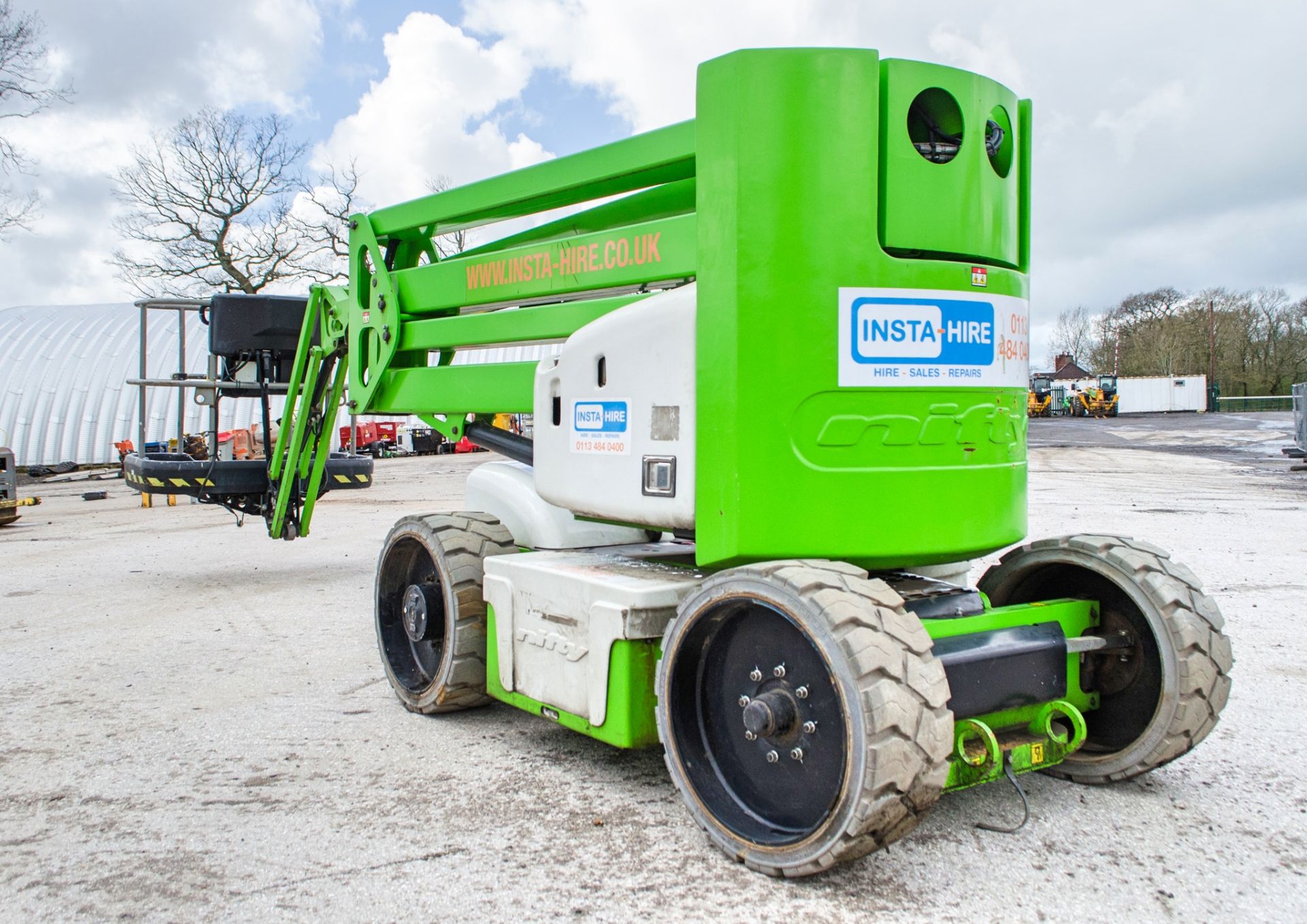 Nifty HR17N Hybrid battery electric/diesel driven articulated boom lift access platform Year: 2015 - Image 4 of 18