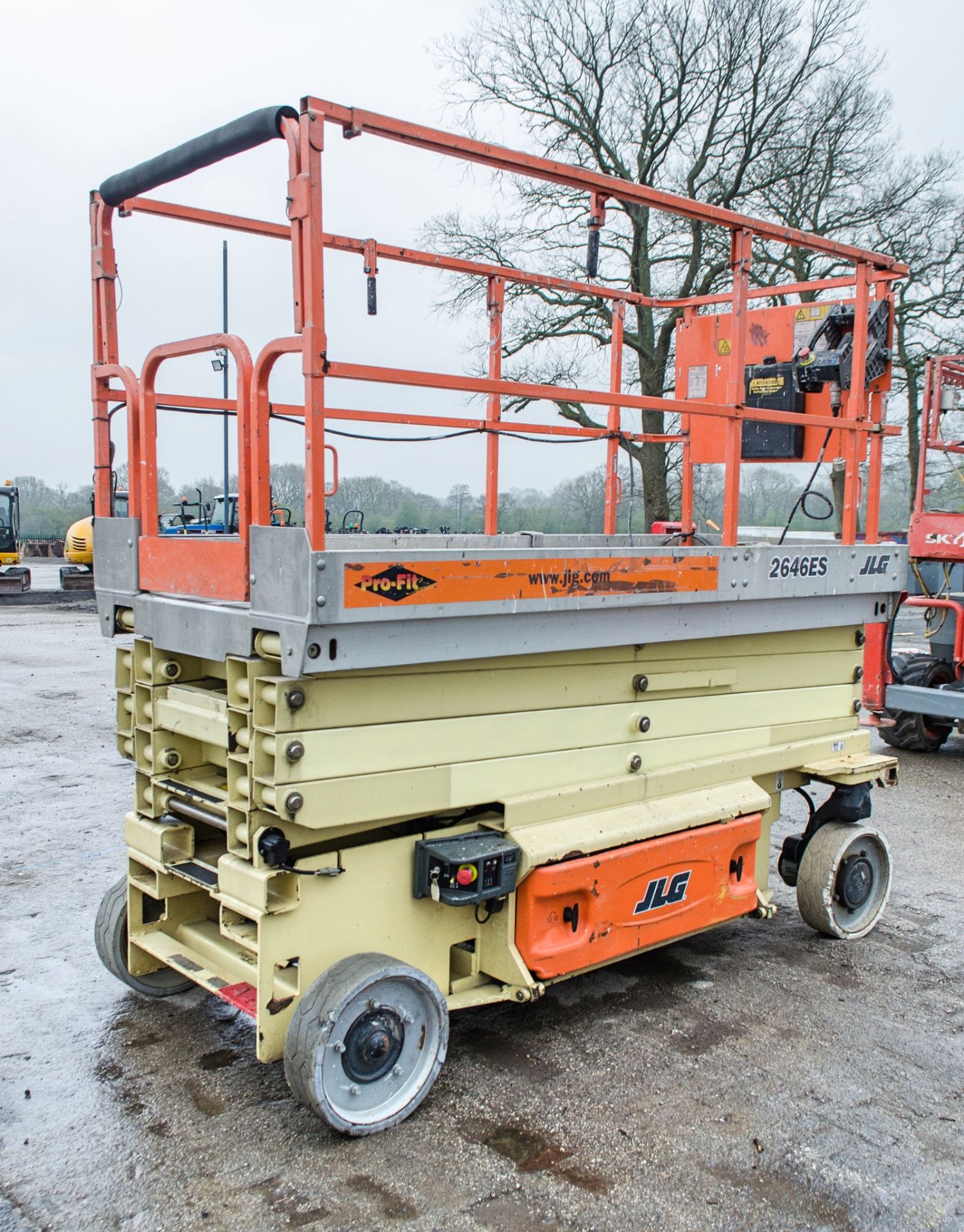 JLG 2646 battery electric scissor lift Year: 2008 S/N: 1200010447 Recorded Hours: 275 R326 - Image 4 of 9
