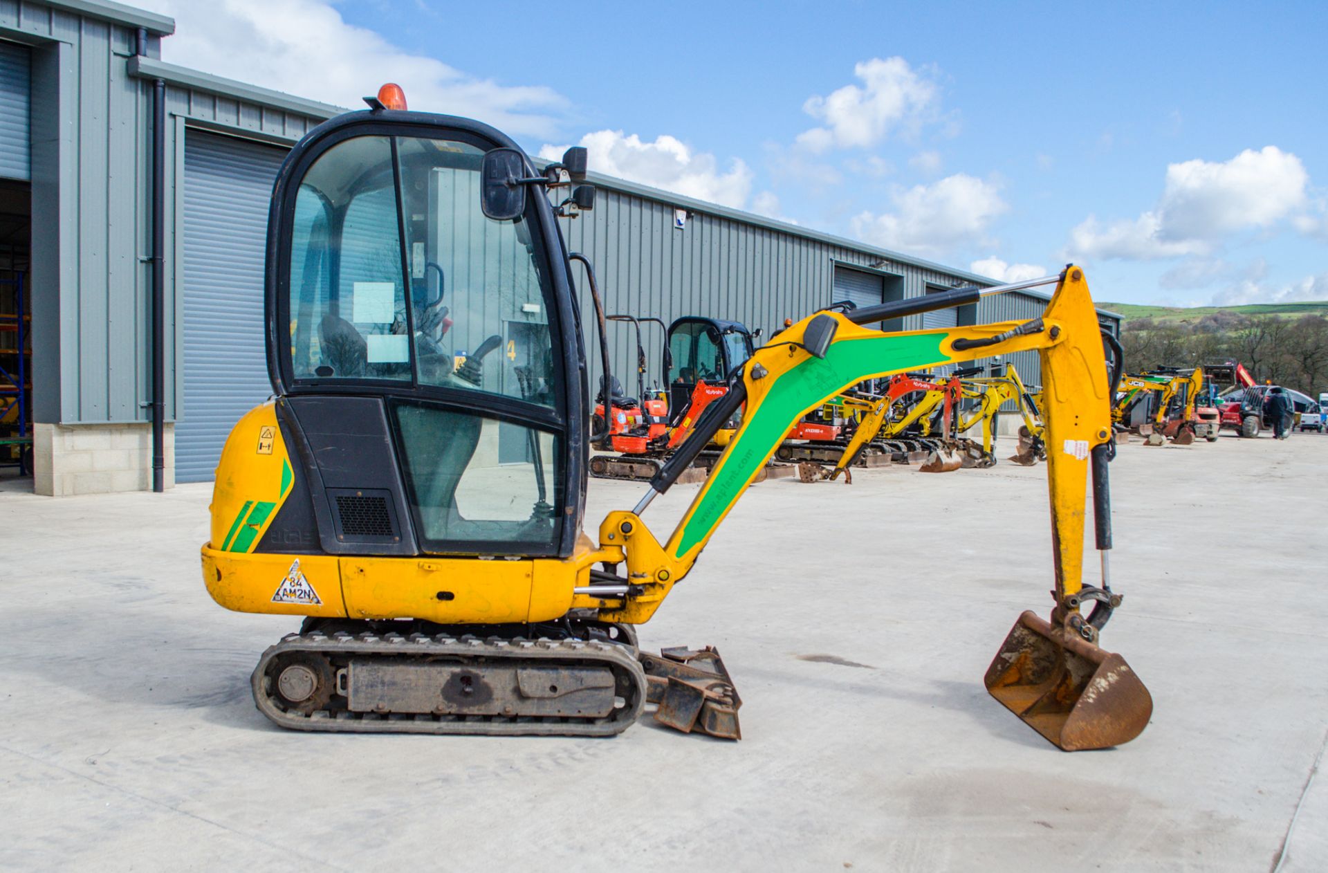 JCB 8018 1.8 tonne rubber tracked mini excavator Year: 2015 S/N: 233560 Recorded Hours: 2597 - Image 7 of 21