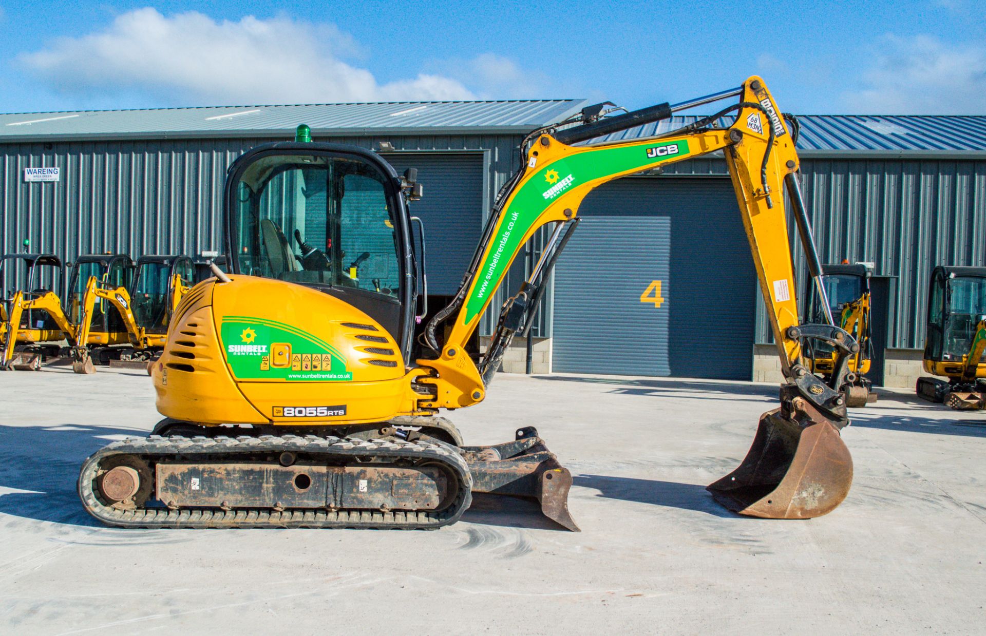 JCB 8055 RTS 5.5 tonne rubber tracked midi excavator Year: 2015 S/N: 26228 Recorded Hours: 2353 - Image 8 of 22
