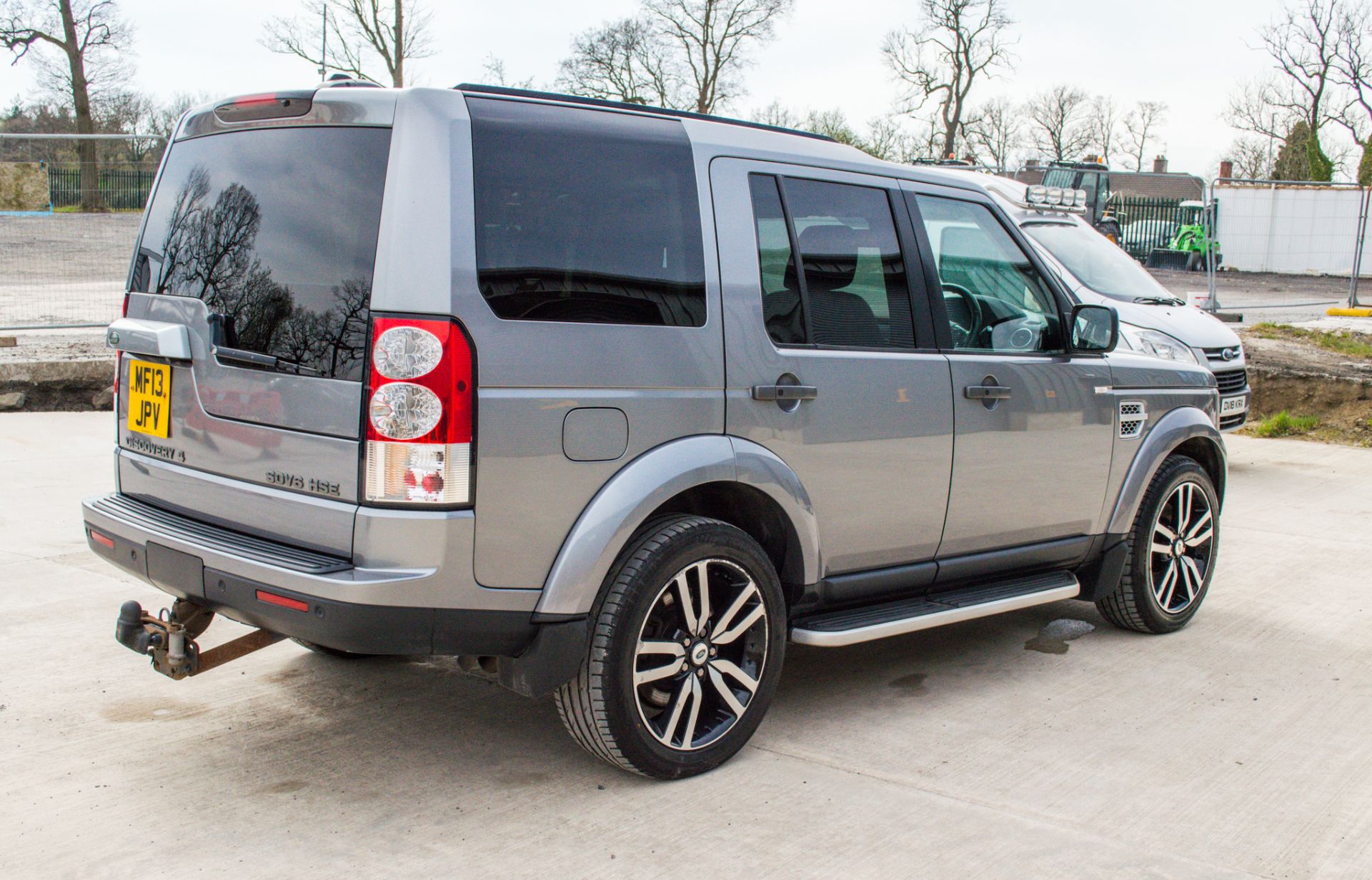 Land Rover Discovery 4 HSE SDV6 3.0 diesel automatic estate car - Image 3 of 32