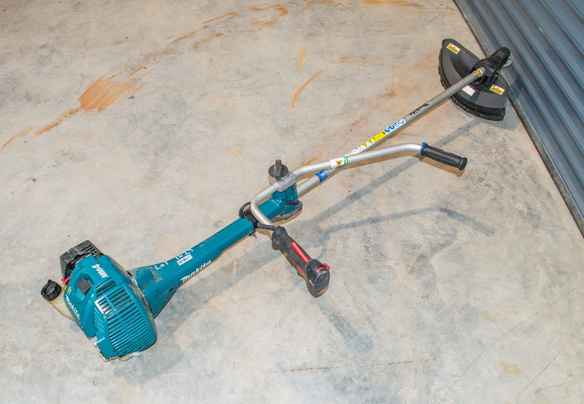 Makita EM4351UH petrol driven strimmer ** Pull cord assembly and strimmer head missing **