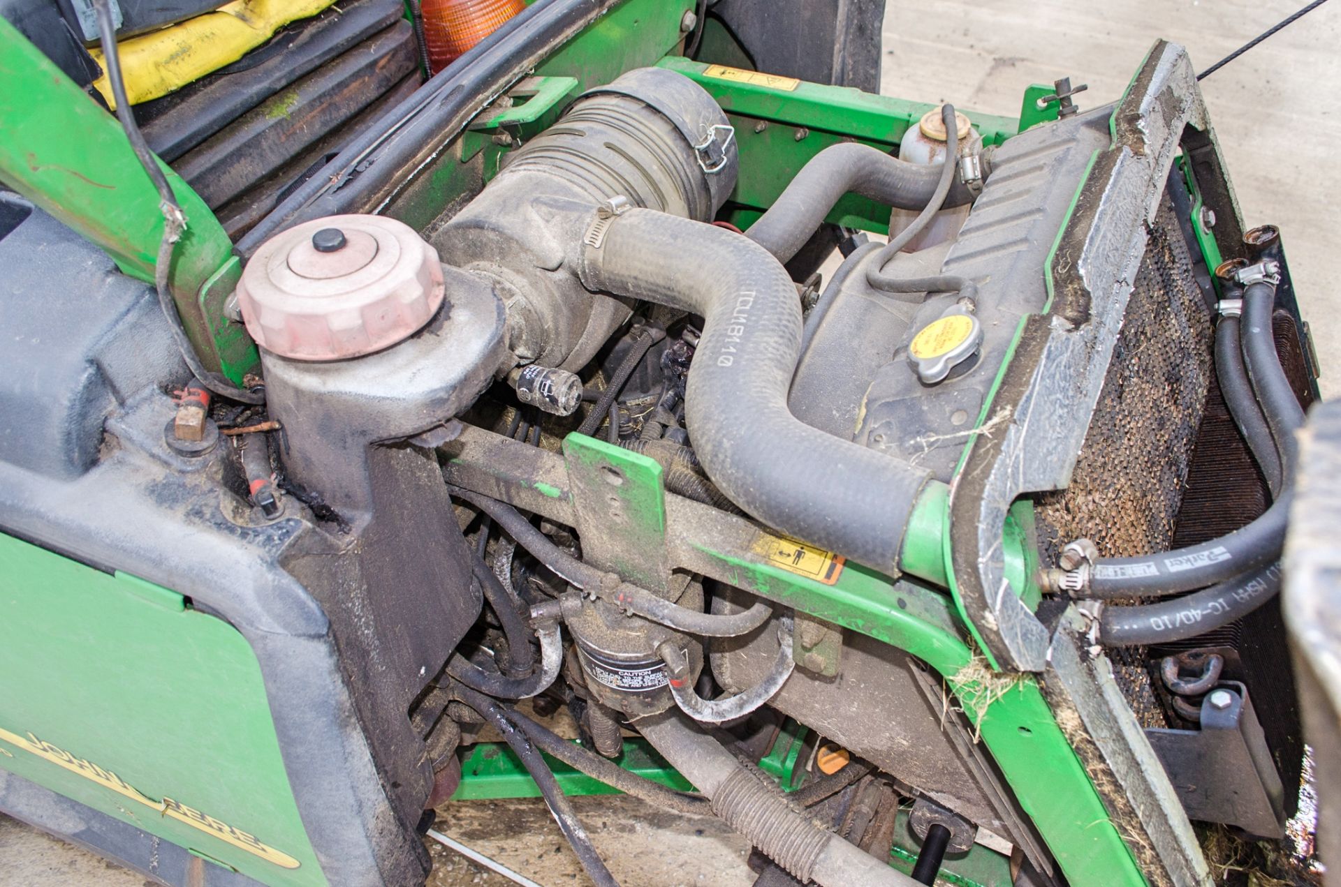 John Deere 1565 Series 2 4WD diesel ride on lawn mower S/N: 125316 Recorded Hours: 2004 - Image 15 of 16