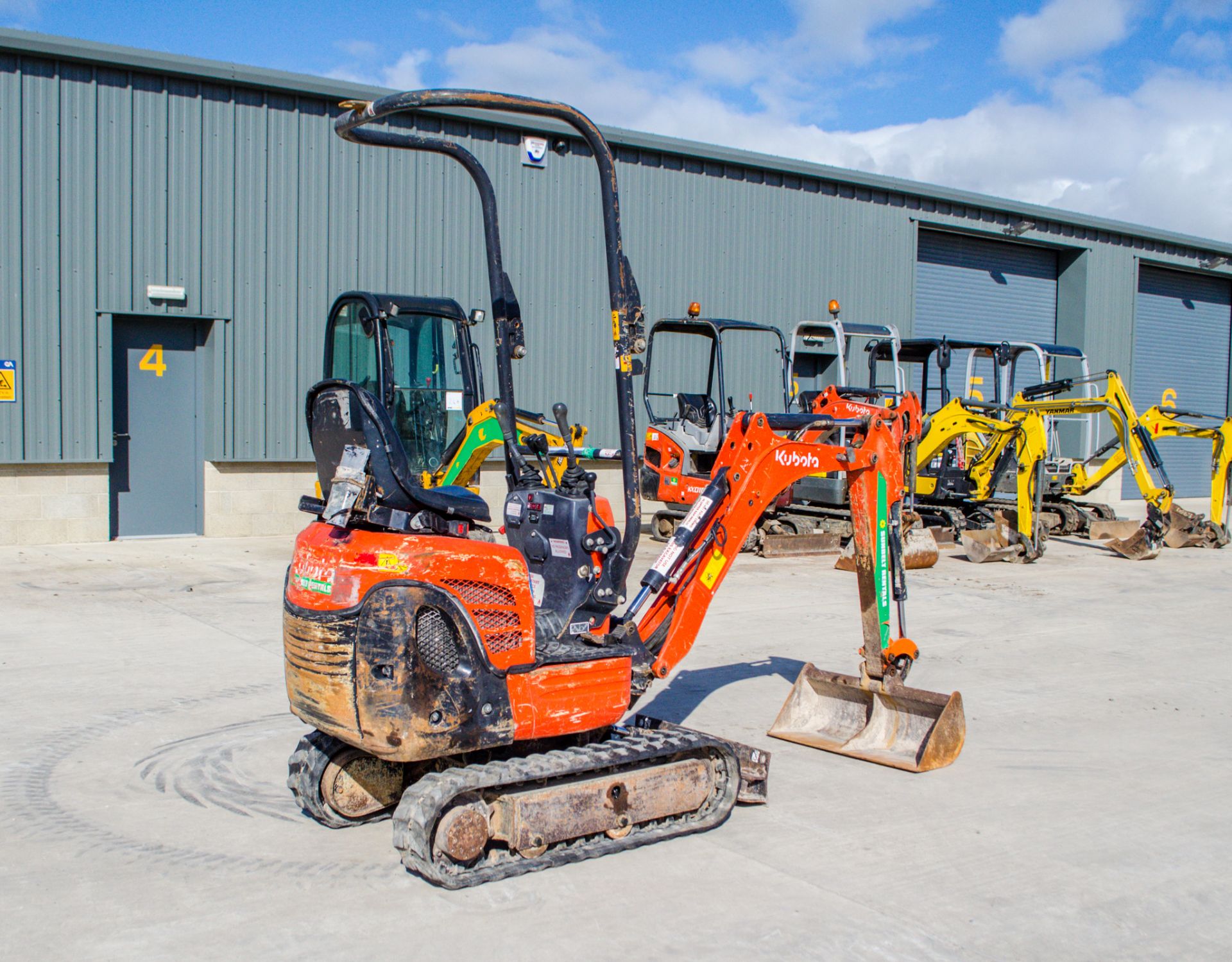 Kubota K008-3 0.8 tonne rubber tracked micro excavator Year: 2016 S/N: 28216 Recorded Hours: 1436 - Image 4 of 18