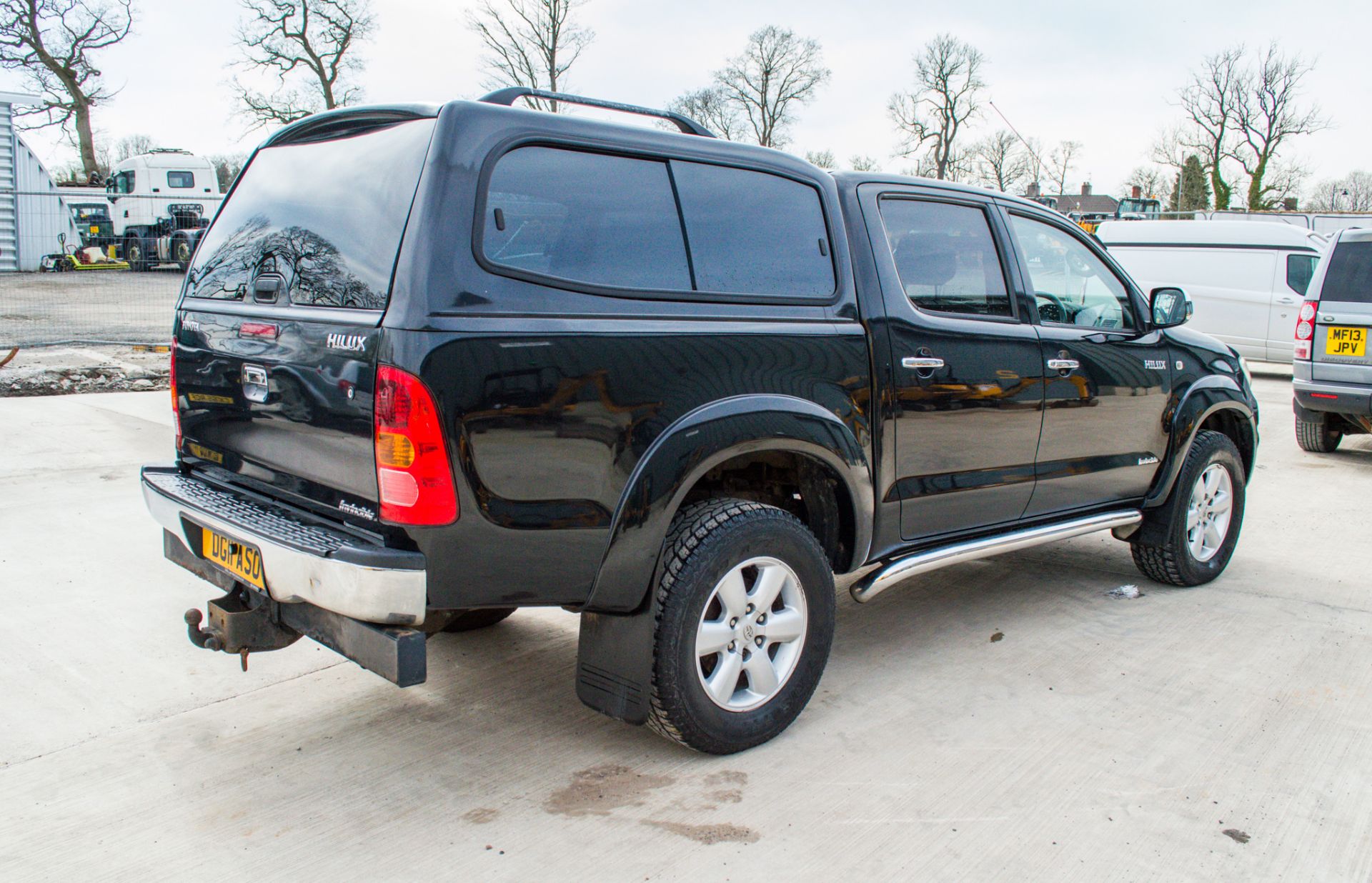 Toyota Hilux 3.0 D-4D 171 Invincible 4wd automatic double cab pick up (No VAT) - Image 3 of 30