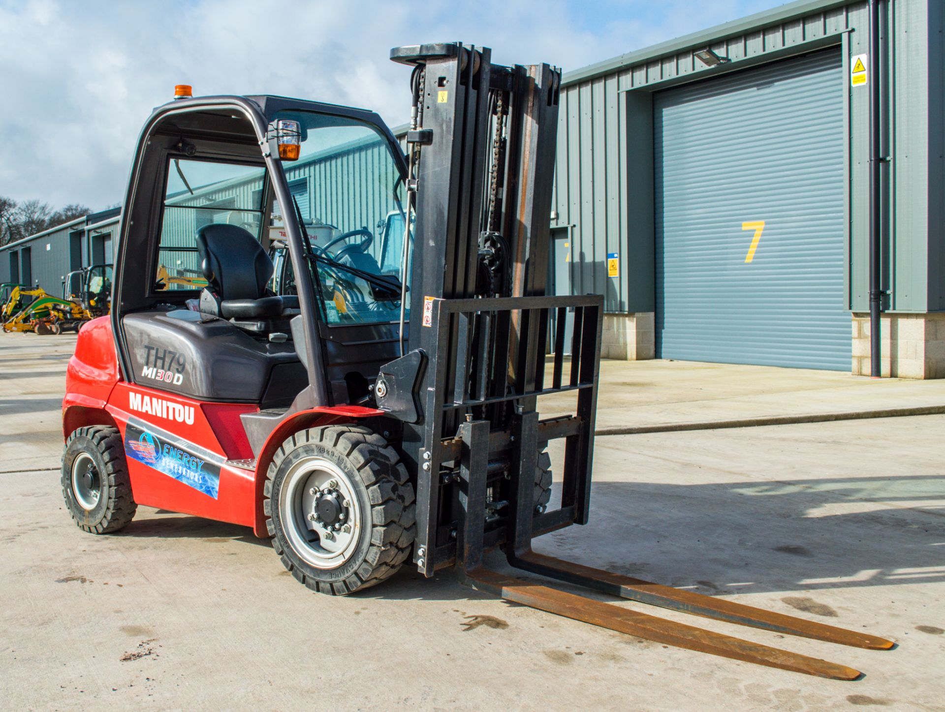 Manitou MI 30D 3 tonne diesel fork lift truck Year: 2020 S/N: 877370 Recorded Hours: 399 TH79 - Image 2 of 14