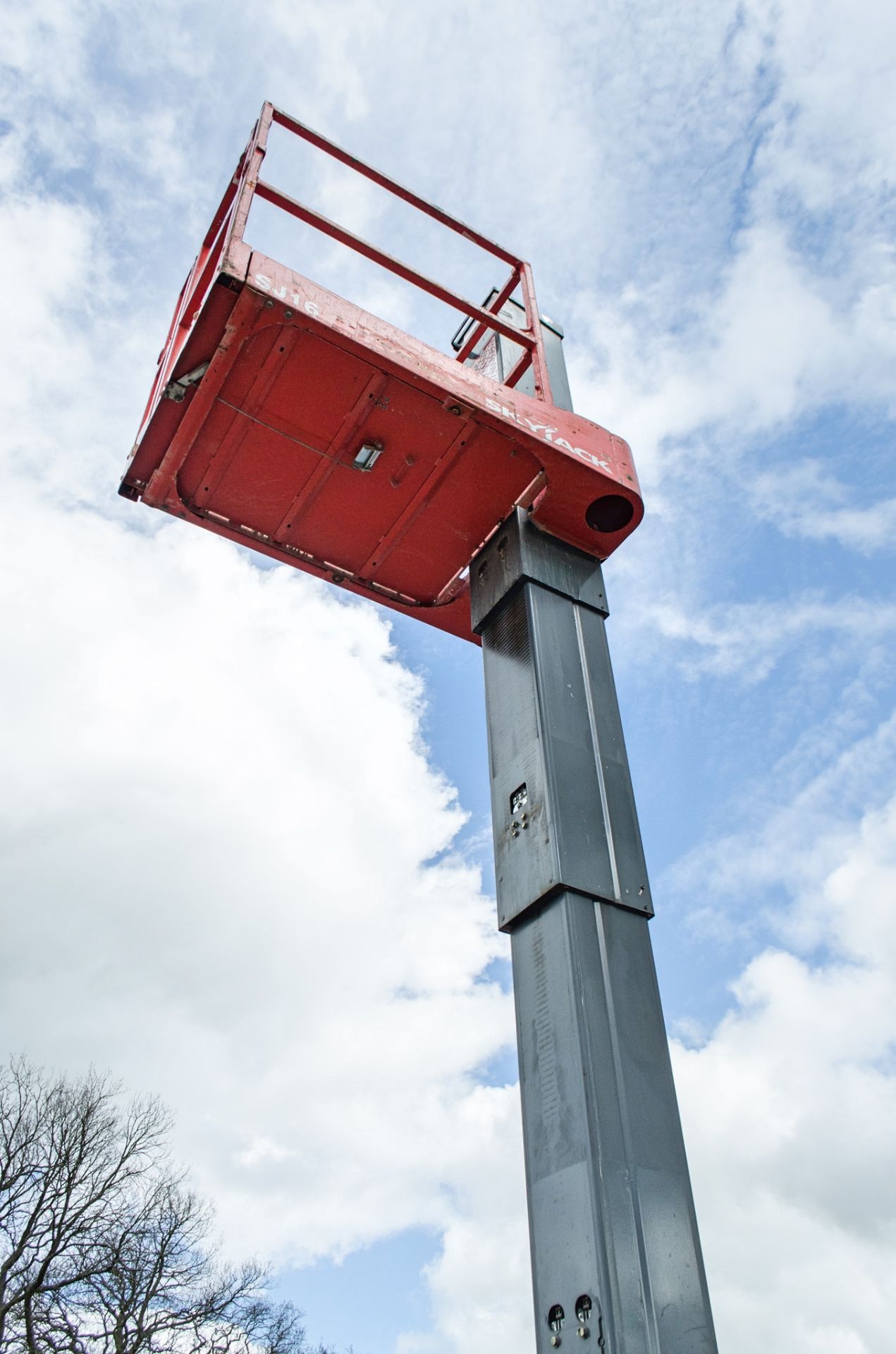 Skyjack SJ16 battery electric vertical mast access platform Year: 2013 S/N: 74003480 Recorded Hours: - Image 6 of 7
