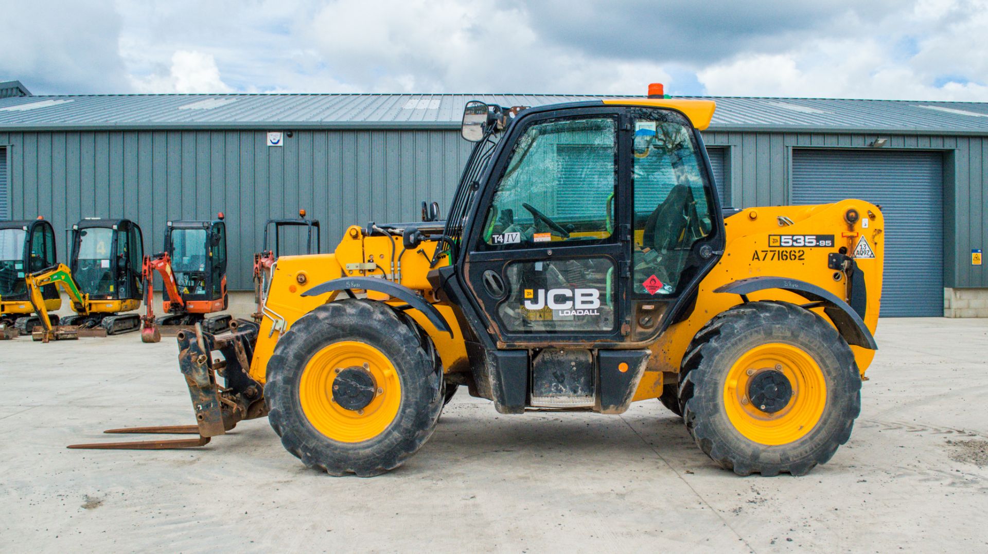 JCB 535-95 9.5 metre telescopic handler Year: 2017  S/N: 565323 Recorded Hours: 2960 c/w rear camera - Image 8 of 27