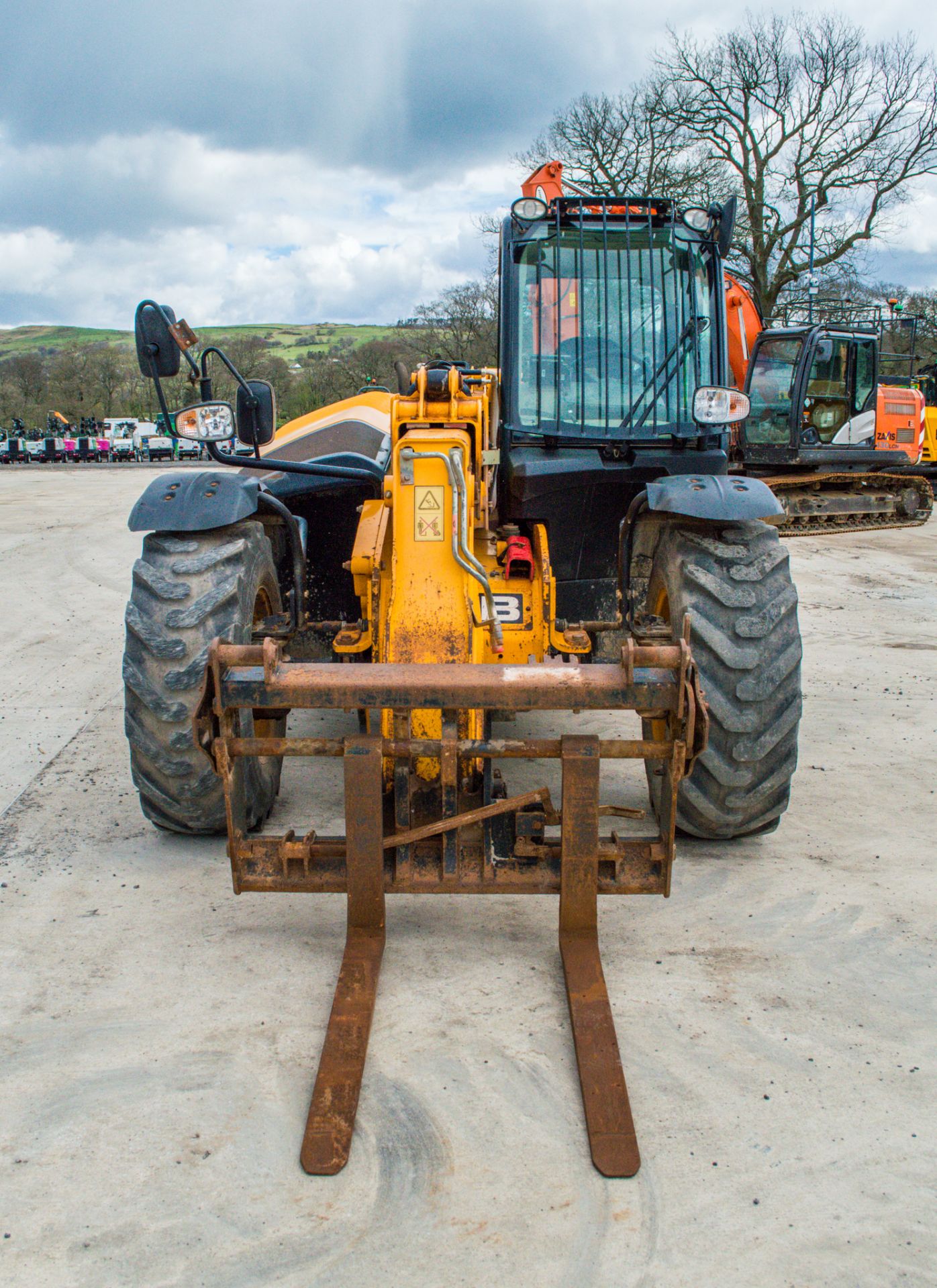 JCB 535-95 9.5 metre telescopic handler Year: 2017  S/N: 565323 Recorded Hours: 2960 c/w rear camera - Image 5 of 27