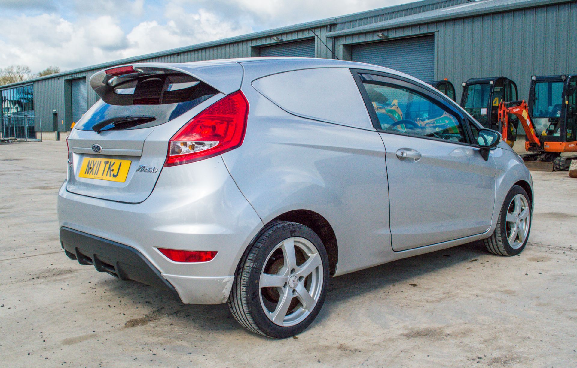 Ford Fiesta 1.6 TDCI 95 Sport car derived van (No VAT) - Image 3 of 28