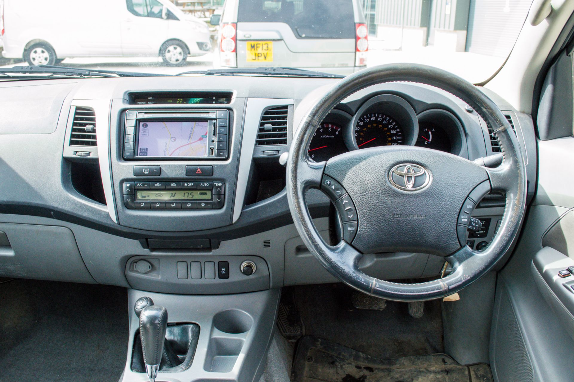 Toyota Hilux 3.0 D-4D 171 Invincible 4wd automatic double cab pick up (No VAT) - Image 28 of 30