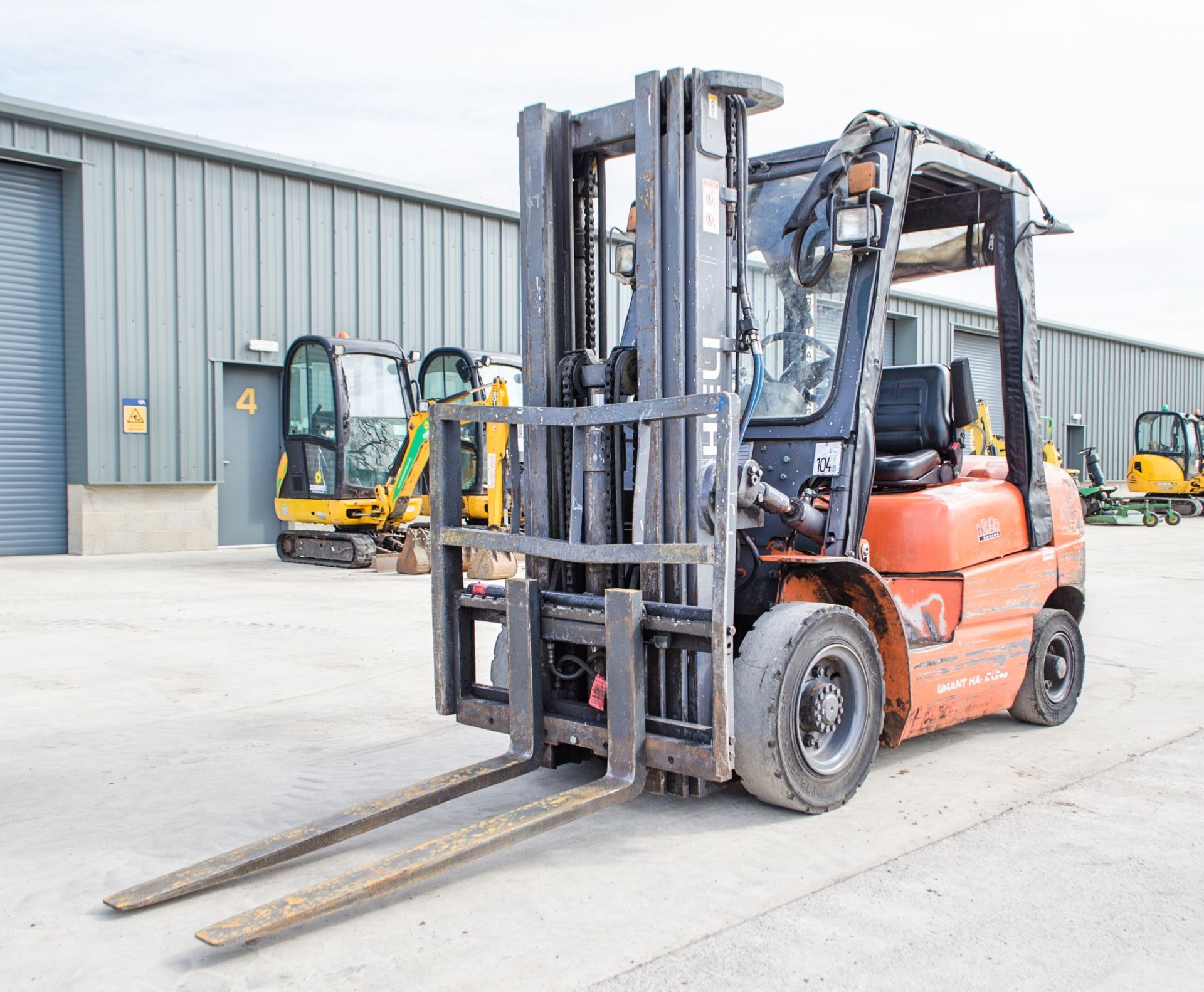 Heli HFD25 2.5 tonne diesel fork lift truck Year: 2001 S/N: 0102538819 Recorded Hours: Not displayed