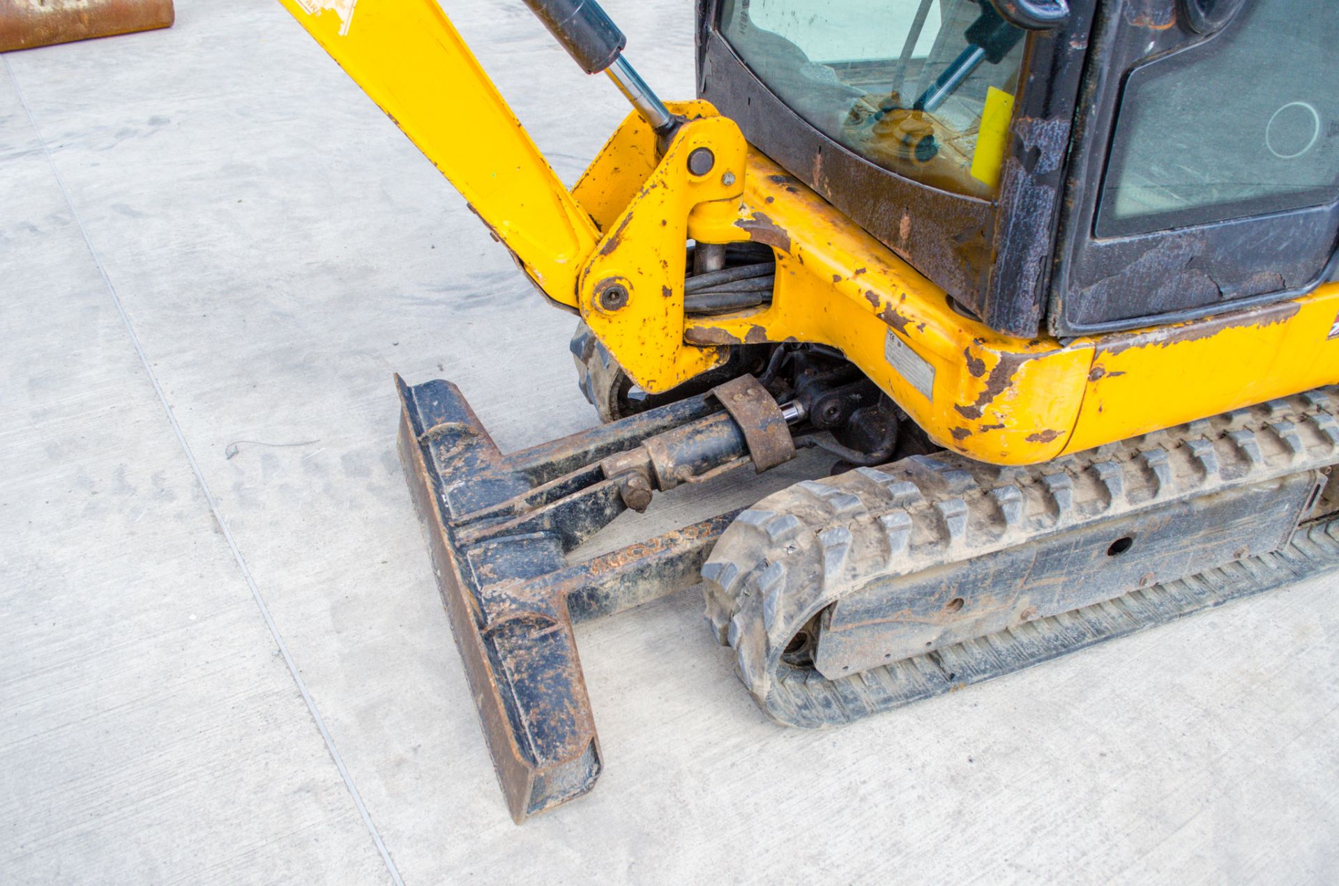 JCB 8016 CTS 1.6 tonne rubber tracked mini excavator Year: 2013 S/N: 071317 Recorded Hours: 2012 - Image 14 of 20