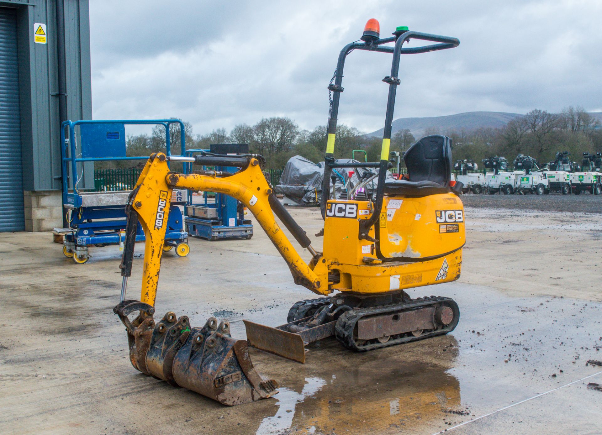 JCB 8008 CTS 0.8 tonne rubber tracked micro excavator  Year: 2015 S/N: 2410908 Recorded Hours: