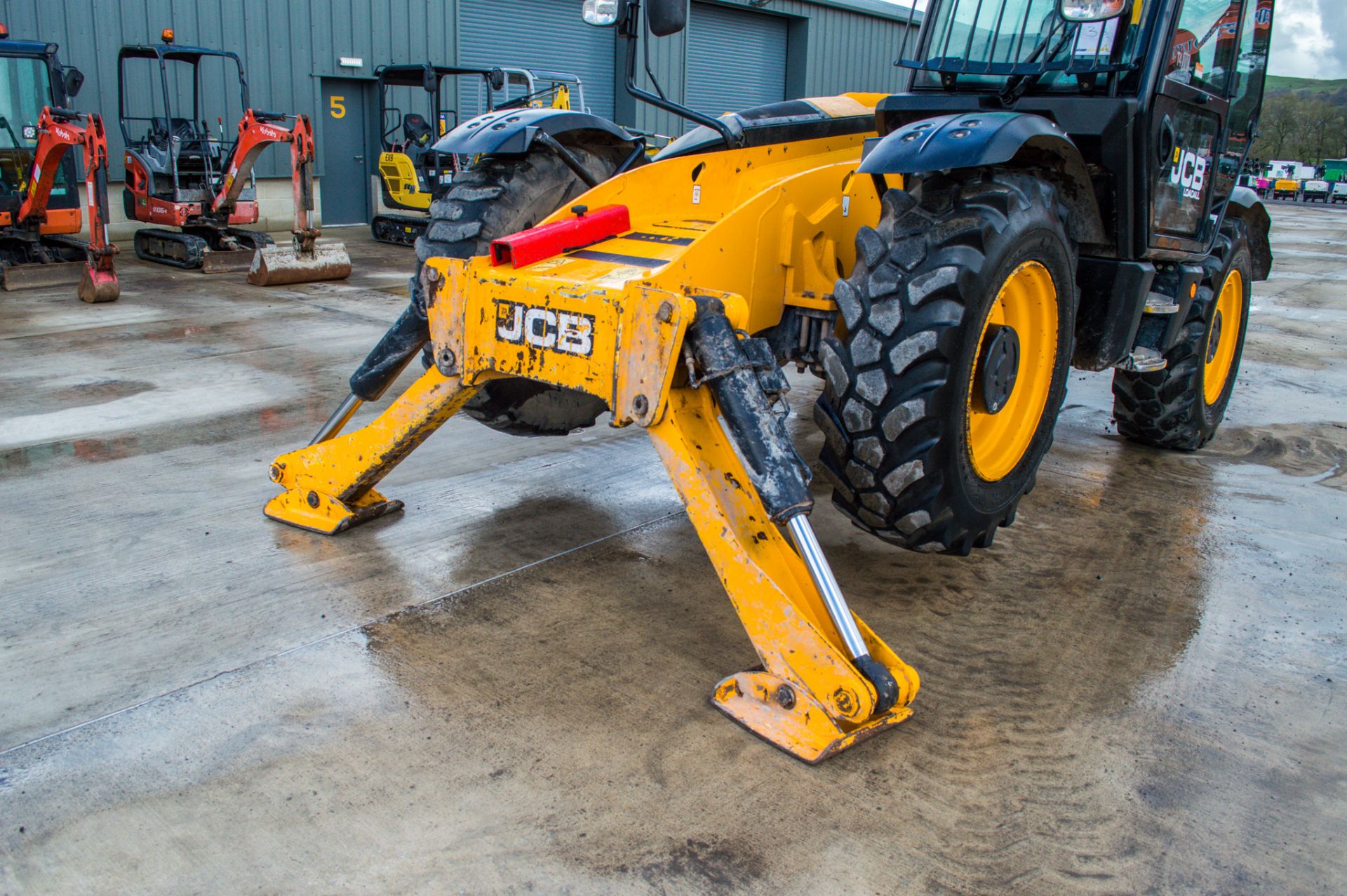 JCB 535-125 Hi - Viz 12.5 metre telescopic handler - Image 14 of 25