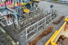 Pneumatic vibrating beam screed in 4 sections