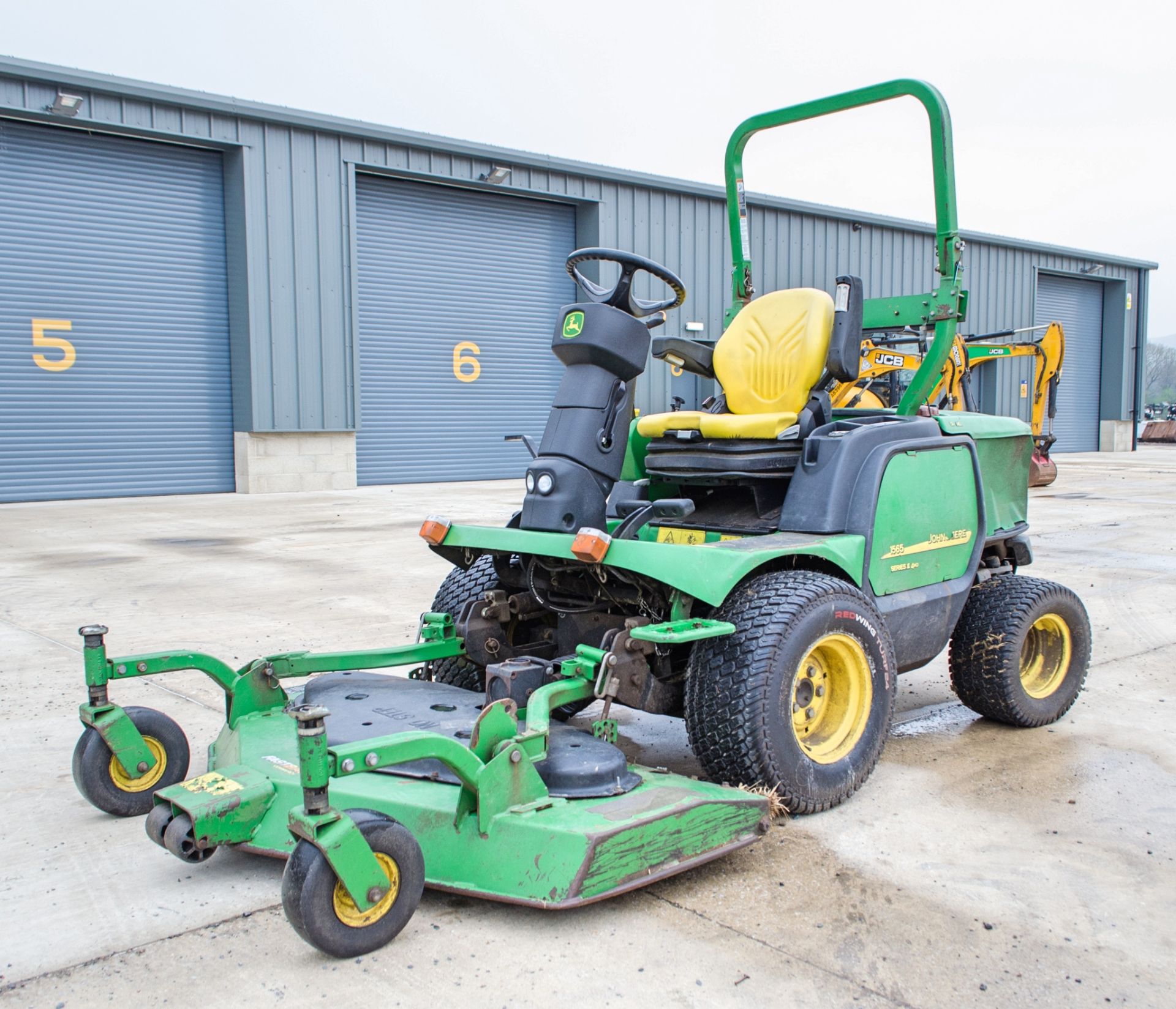 John Deere 1565 Series 2 4WD diesel ride on lawn mower S/N: 125316 Recorded Hours: 2004