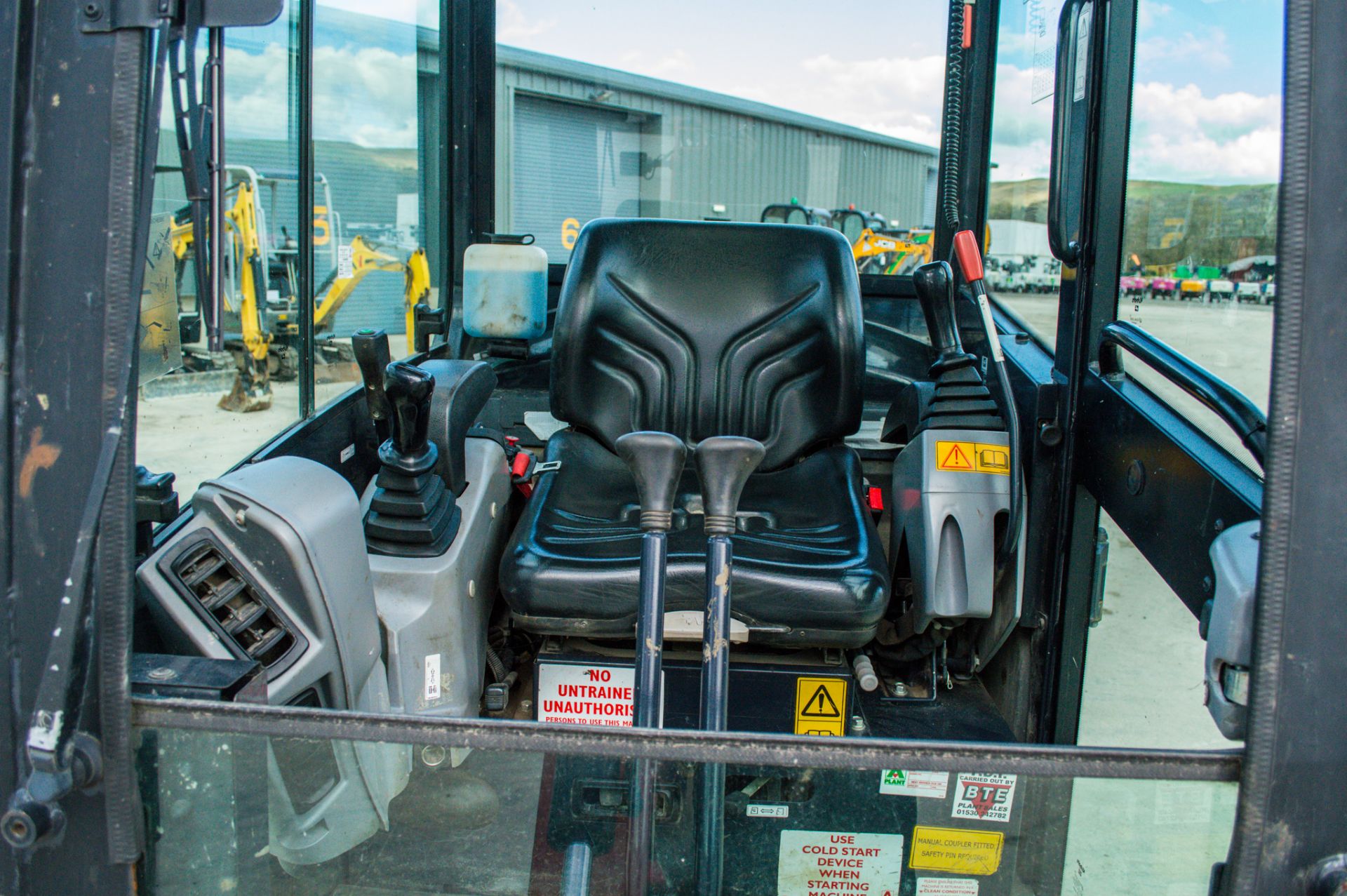 Kubota KX016-4 1.6 tonne rubber tracked mini excavator Year: 2016 S/N: 60772 Recorded Hours: 2612 - Image 18 of 21