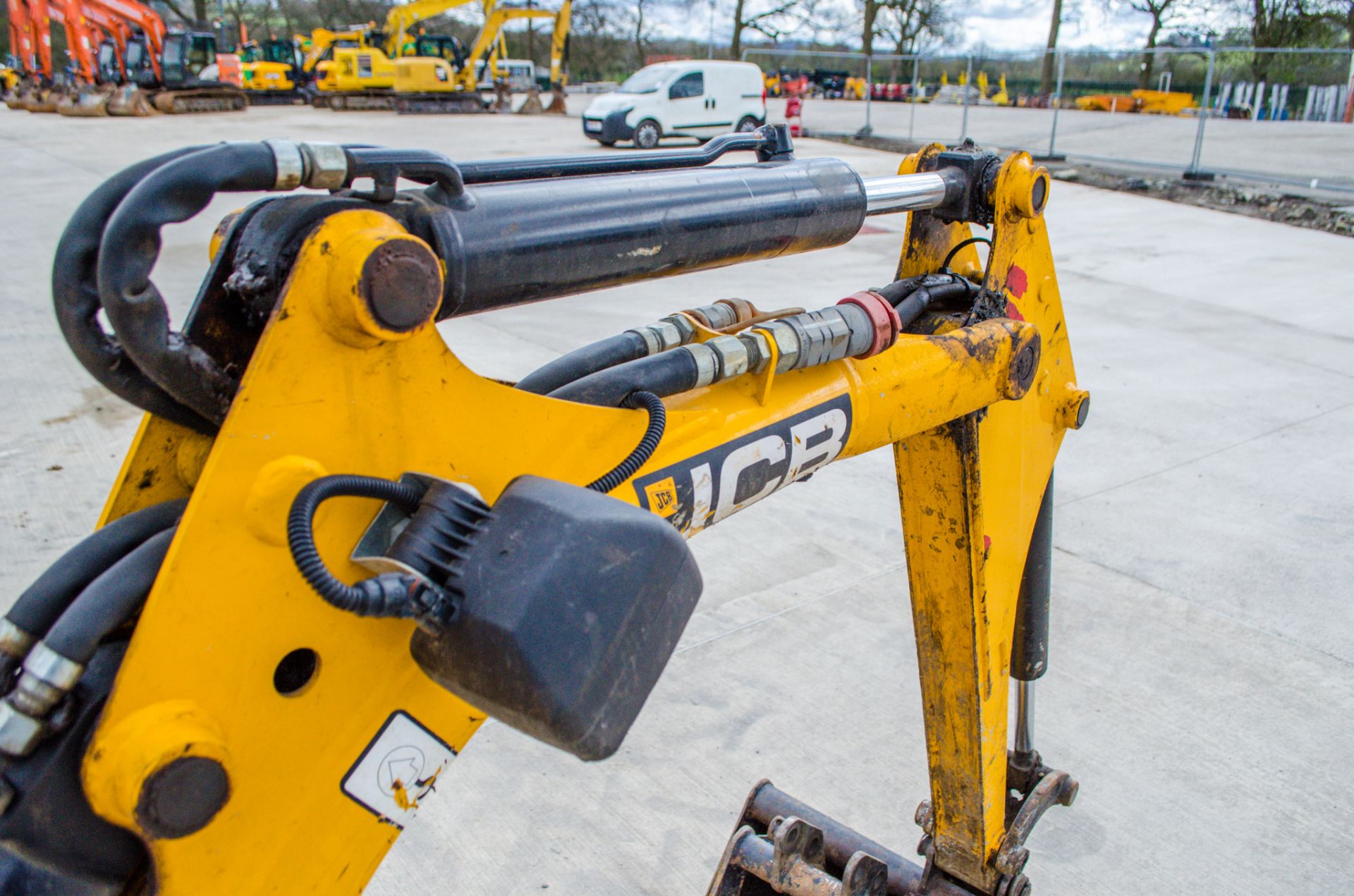 JCB 8008 CTS 0.8 tonne rubber tracked micro excavator Year: 2017 S/N: 1930498 Recorded Hours: 1451 - Image 12 of 19