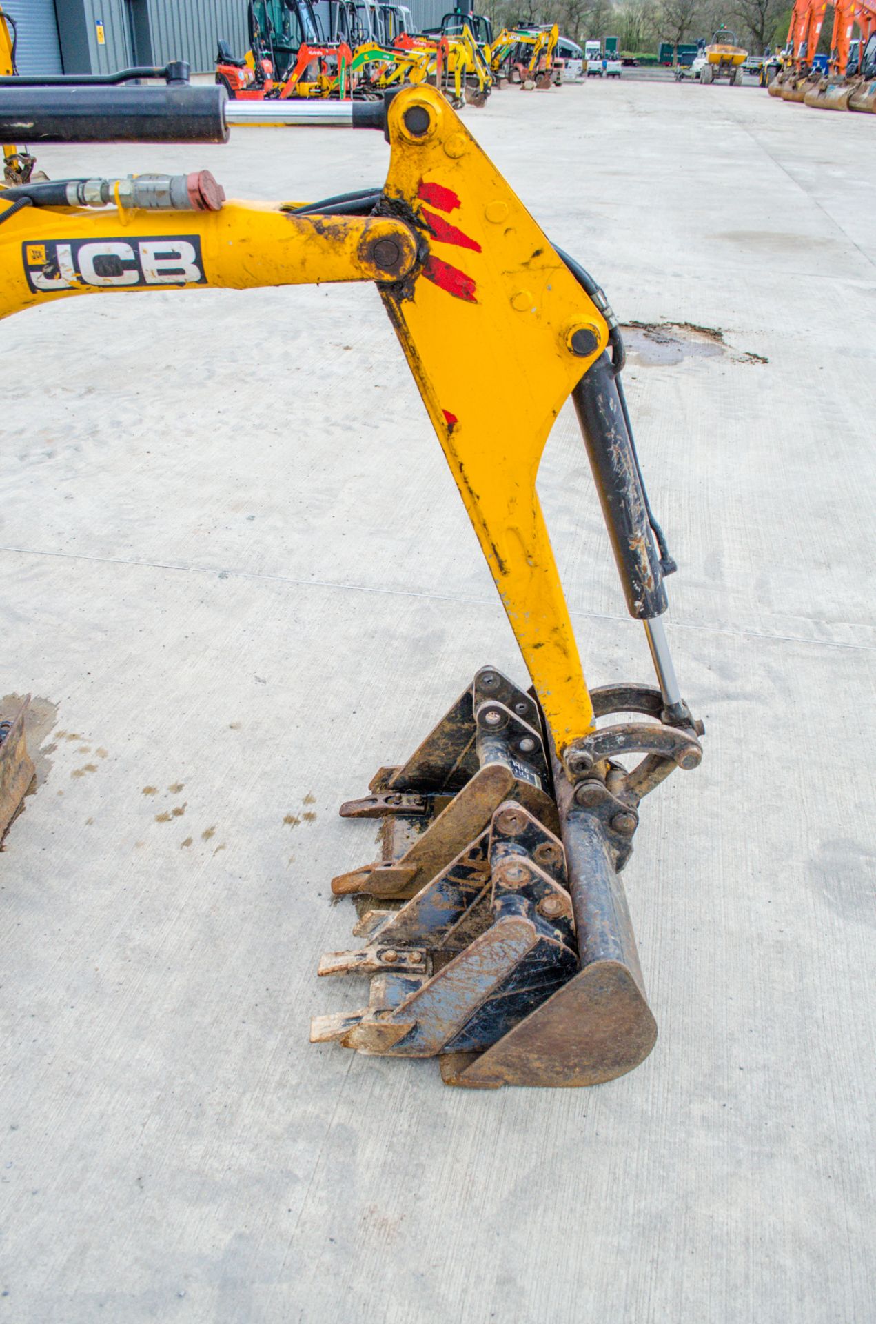 JCB 8008 CTS 0.8 tonne rubber tracked micro excavator Year: 2017 S/N: 1930498 Recorded Hours: 1451 - Image 13 of 19
