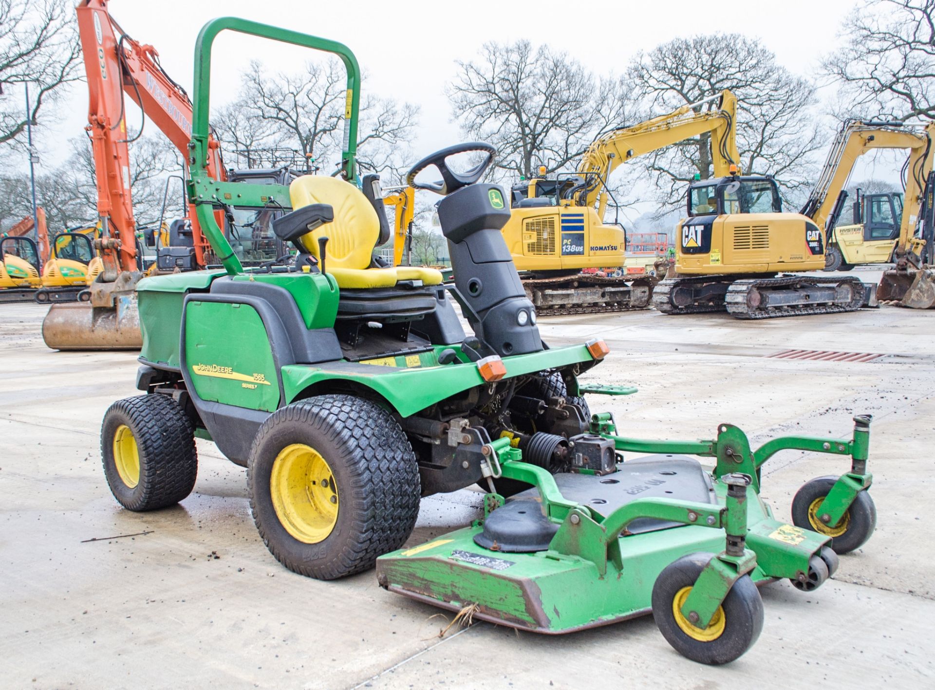 John Deere 1565 Series 2 4WD diesel ride on lawn mower S/N: 125316 Recorded Hours: 2004 - Image 2 of 16