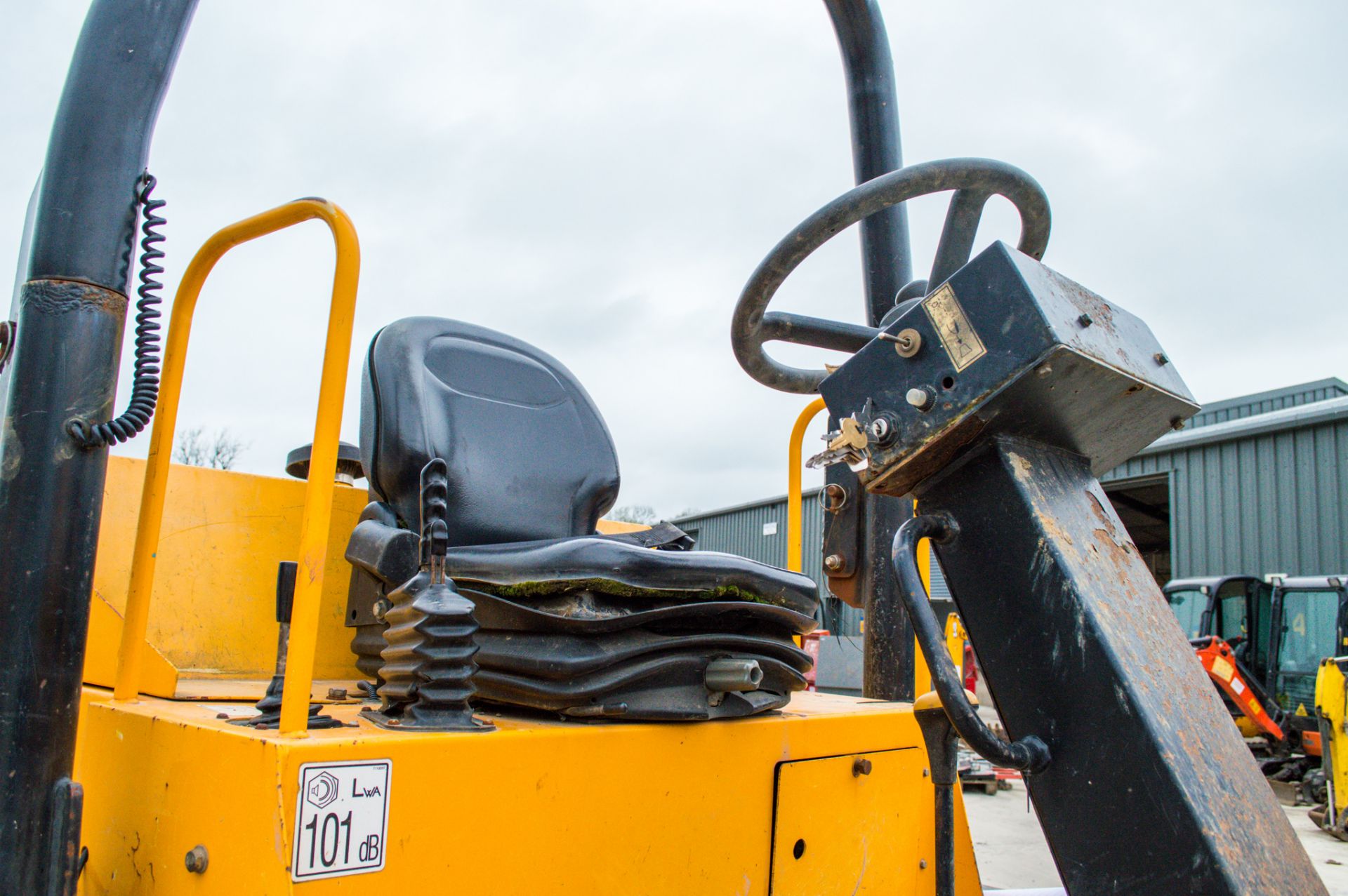 JCB  6T  6 tonne straight skip dumper Year:2015 S/N: K7468 Recorded Hours: 1493 A666972 - Image 18 of 21