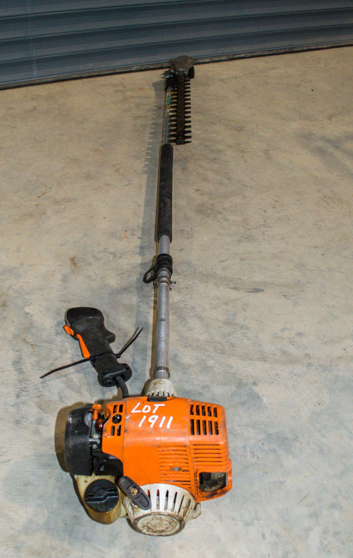 Stihl petrol driven long reach hedge trimmer 16050432 ** Handle unattached & damaged ** - Image 2 of 2