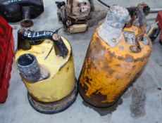 2 - 110v submersible water pumps for spares A752942, A860885