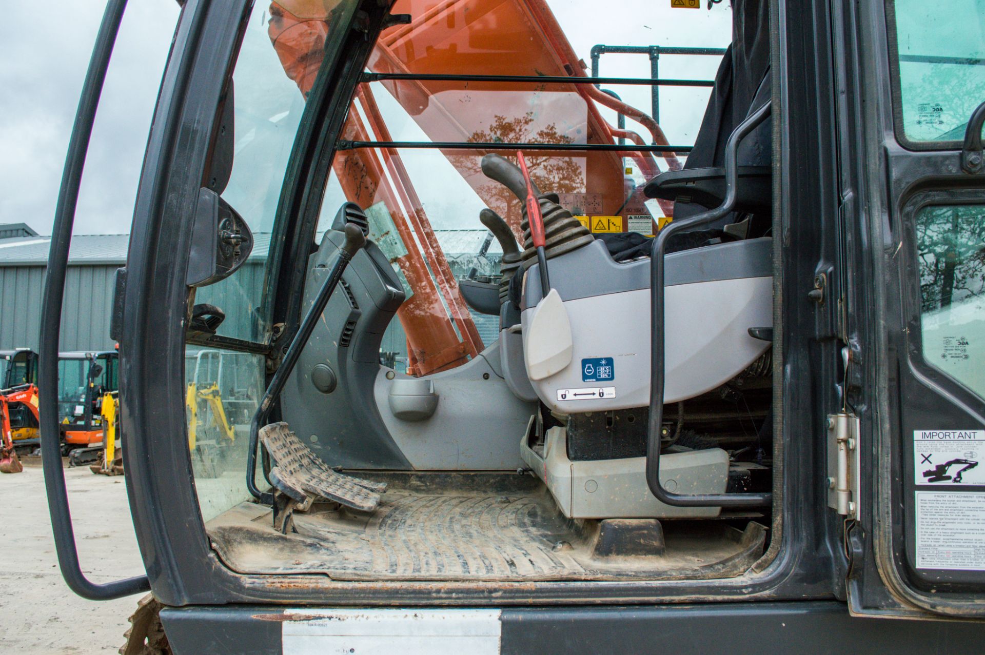 Hitachi ZX 210 LC 21 tonne steel tracked excavator Year: 2015 S/N: 303730 Recorded hours: 5549 Air - Image 19 of 22