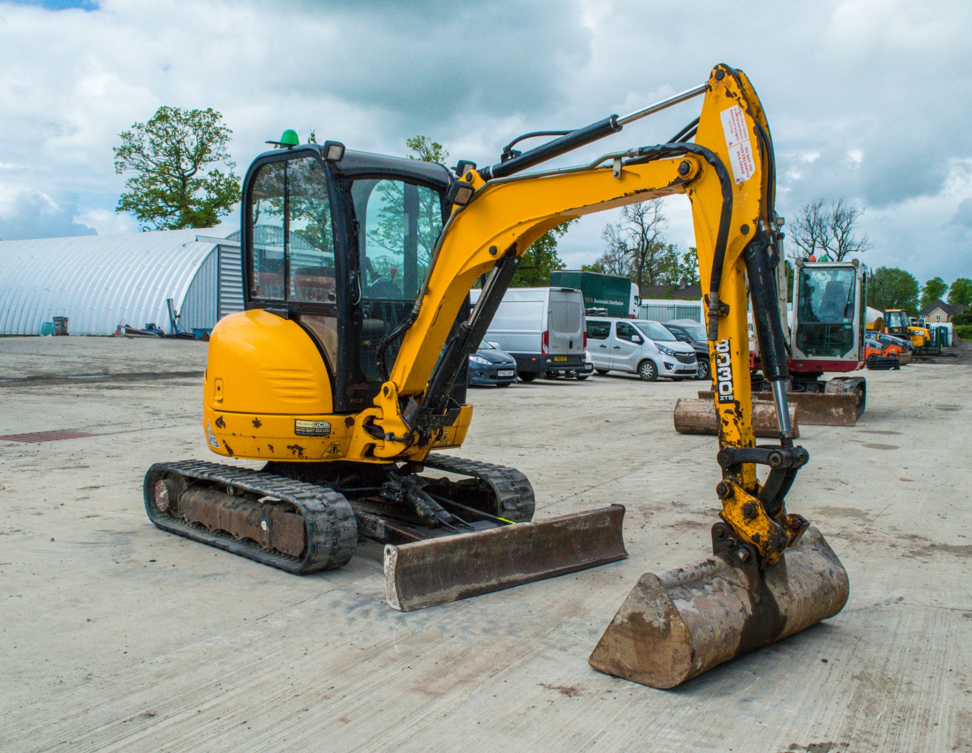 JCB 8030 ZTS 3 tonne rubber tracked mini excavator Year: 2015 S/N: 2432305 Recorded hours: 2702 - Image 2 of 21
